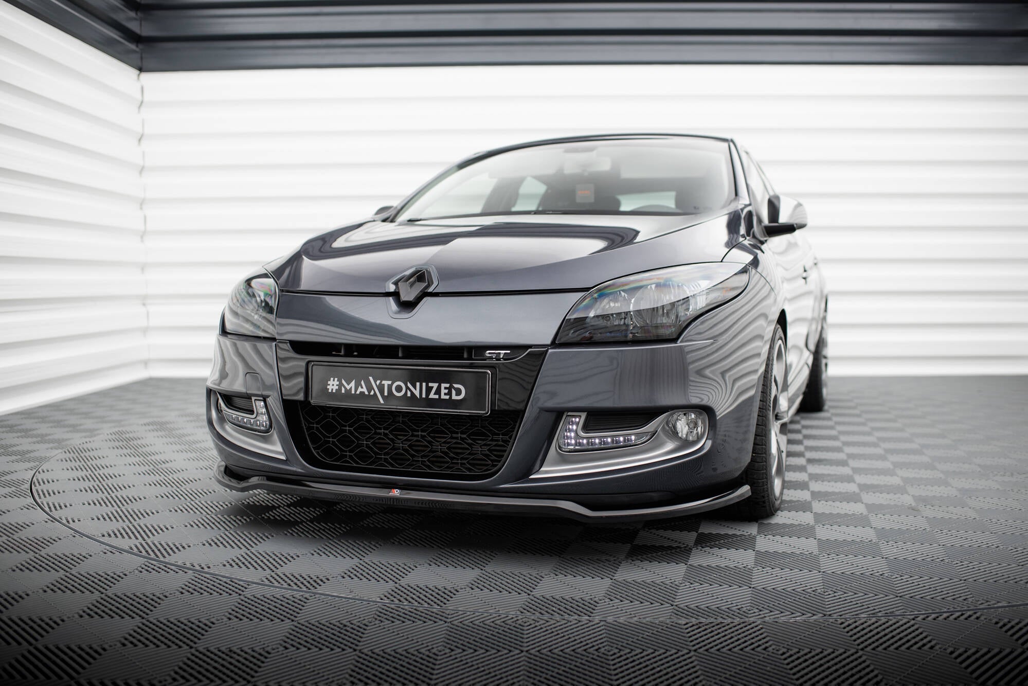 Maxton Design Street+ Spoilerlippe Front Ansatz V.1 passend für Renault Megane GT Mk3 Facelift schwarz Hochglanz