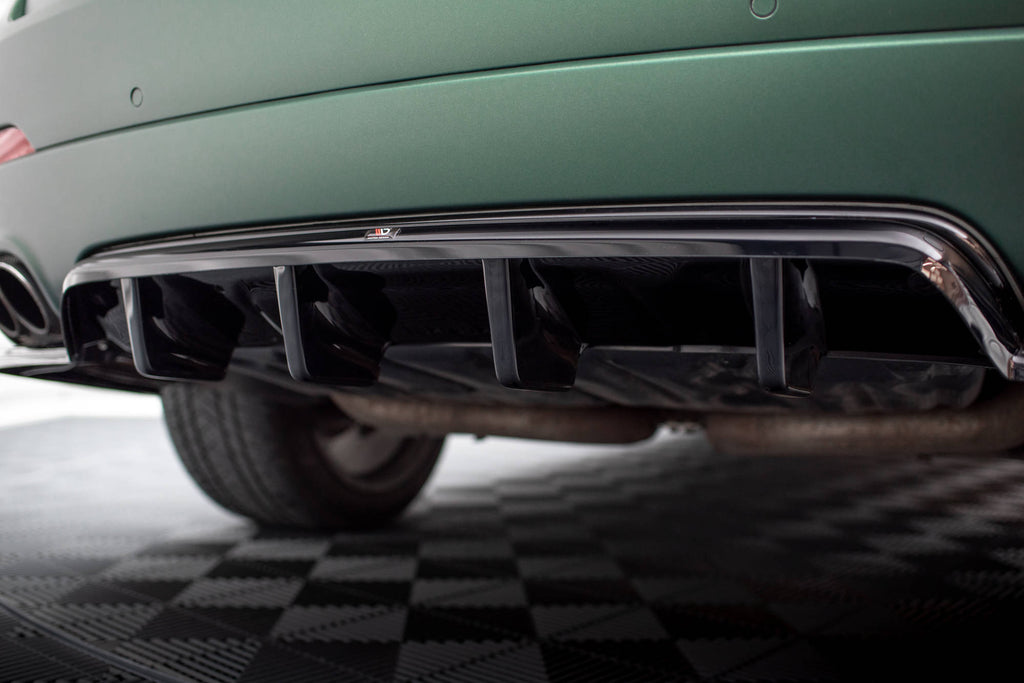Maxton Design Street+ Mittlerer Diffusor RACE passend für Maserati Levante Mk1 schwarz Hochglanz