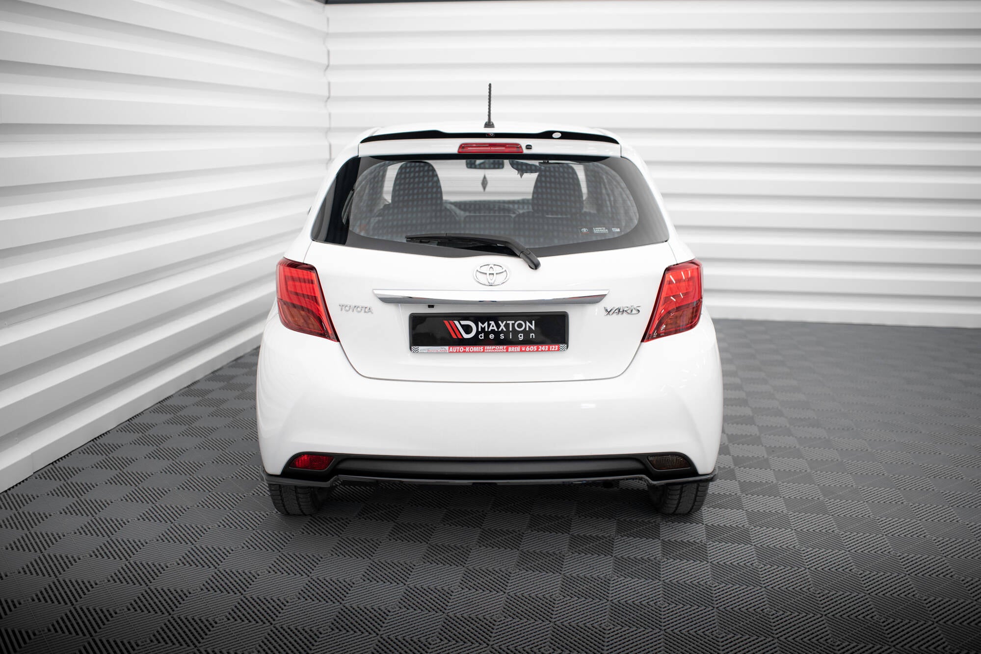 Maxton Design Heckansatz Toyota Yaris Mk3 Facelift schwarz Hochglanz für Toyota Yaris Mk3 Facelift