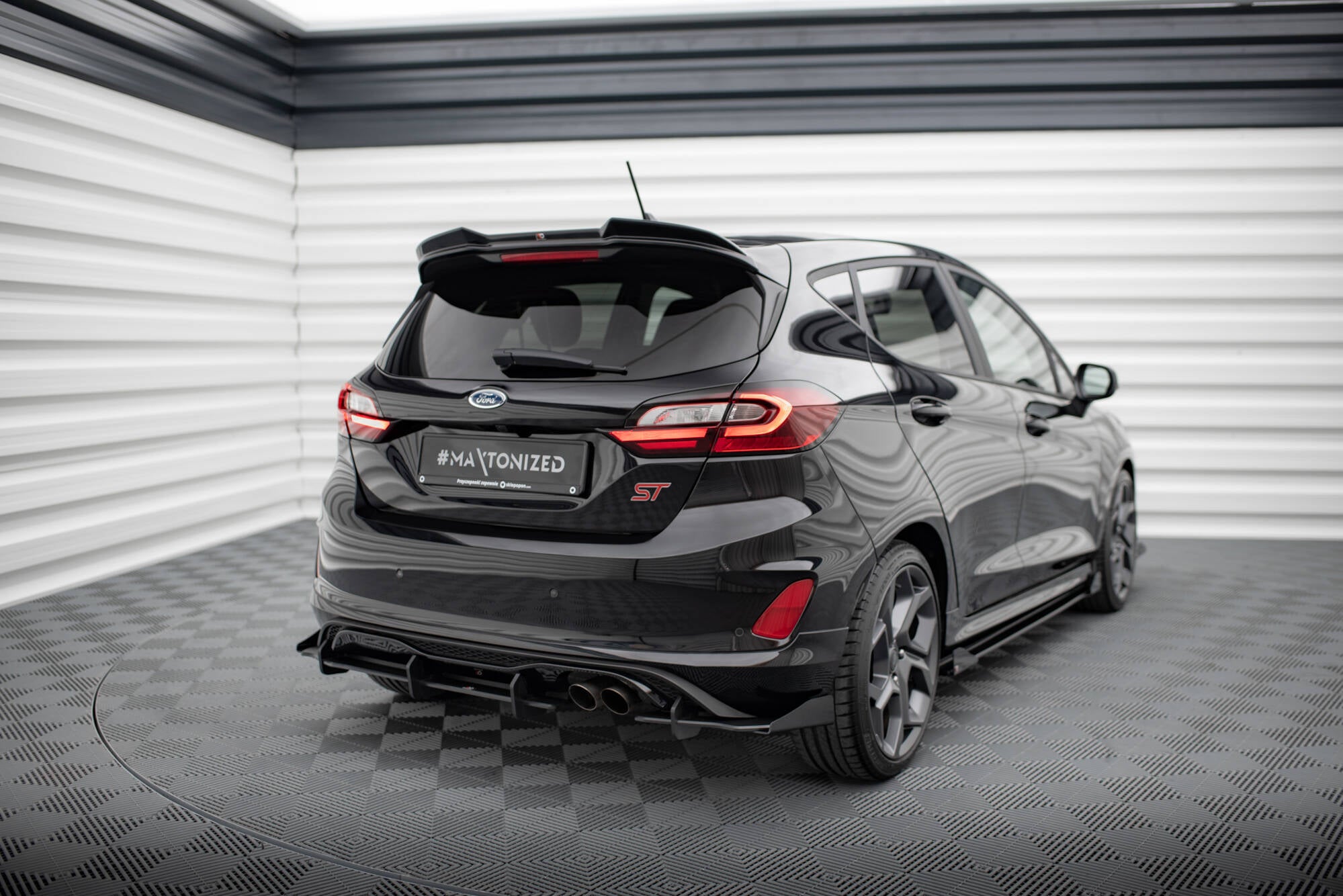 Maxton Design Street Pro Diffusor Heck Ansatz + Flaps passend für Ford Fiesta Mk8 ST schwarz Hochglanz