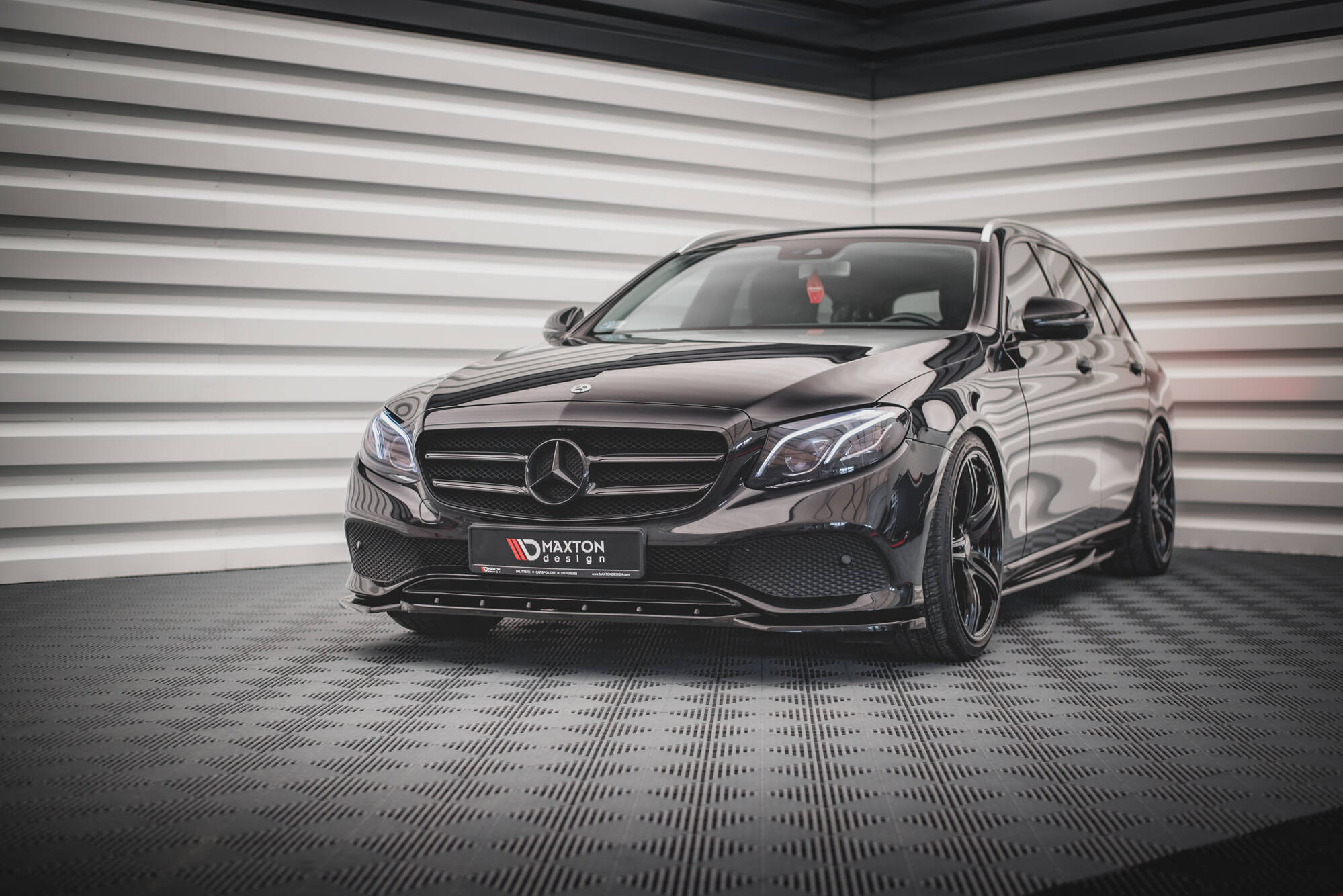 Maxton Design Street+ Spoilerlippe Front Ansatz passend für Mercedes-Benz E W213 schwarz Hochglanz