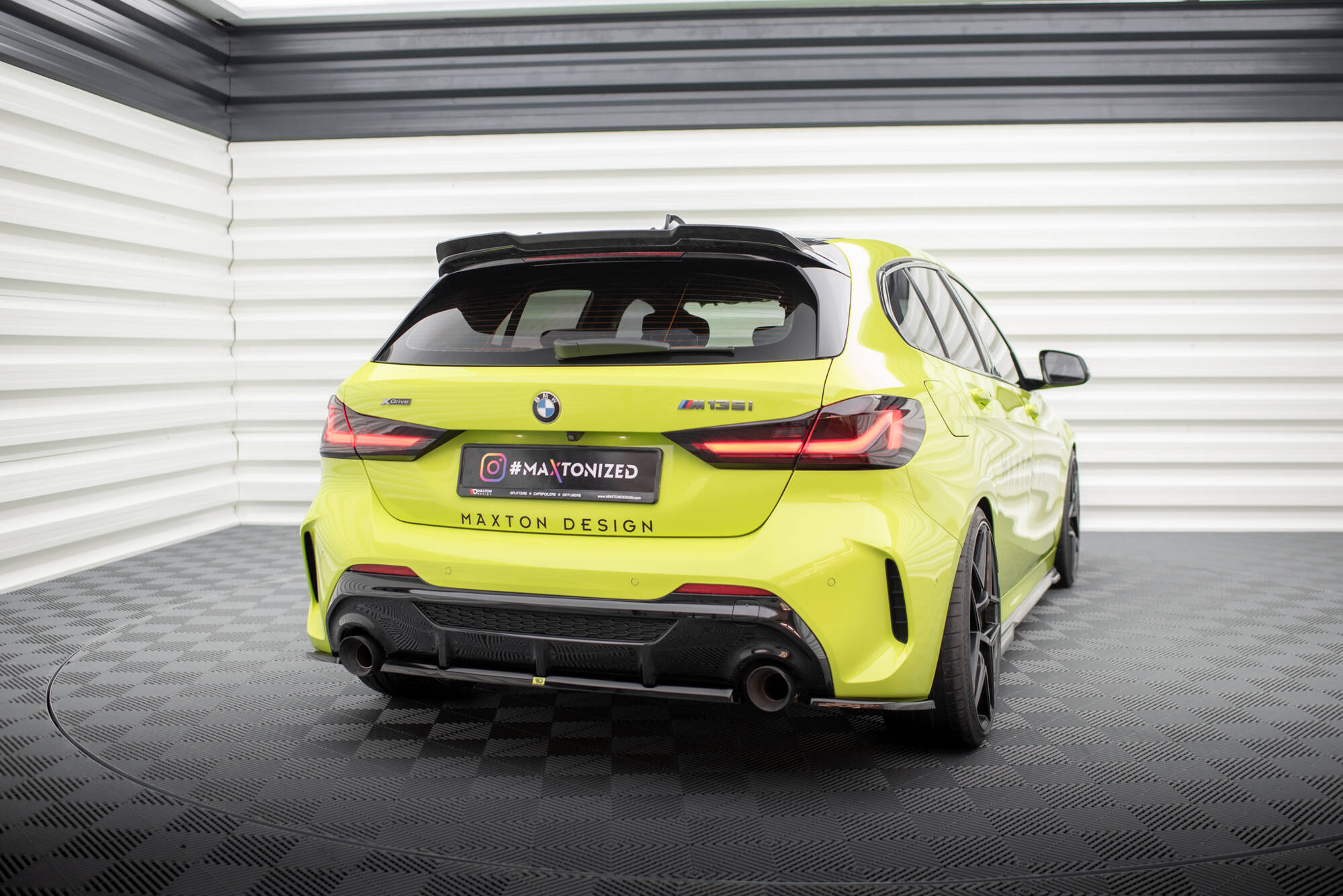Maxton Design Heck Ansatz Flaps Diffusor V.7 passend für BMW 1er M-Paket / M135i F40 schwarz Hochglanz