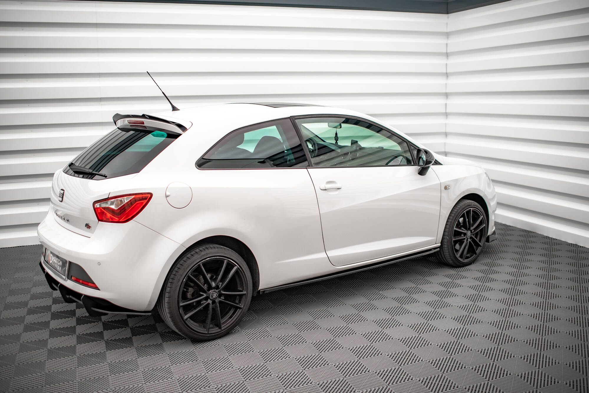Maxton Design Street+ Seitenschweller Leisten passend für Seat Ibiza FR SC Mk4 Facelift schwarz Hochglanz