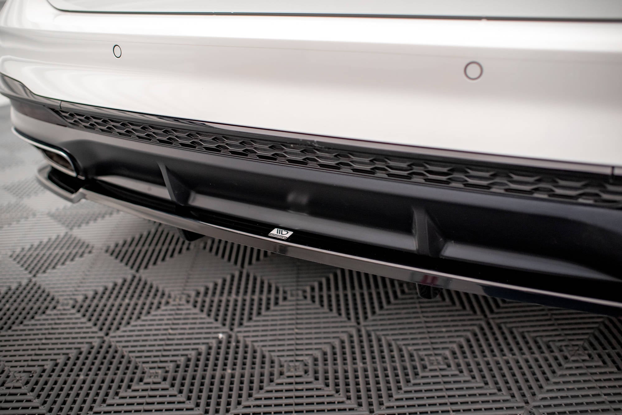 Maxton Design Street+ Mittlerer Diffusor RACE passend für V.1 Audi A4 S-Line B9 Facelift schwarz Hochglanz