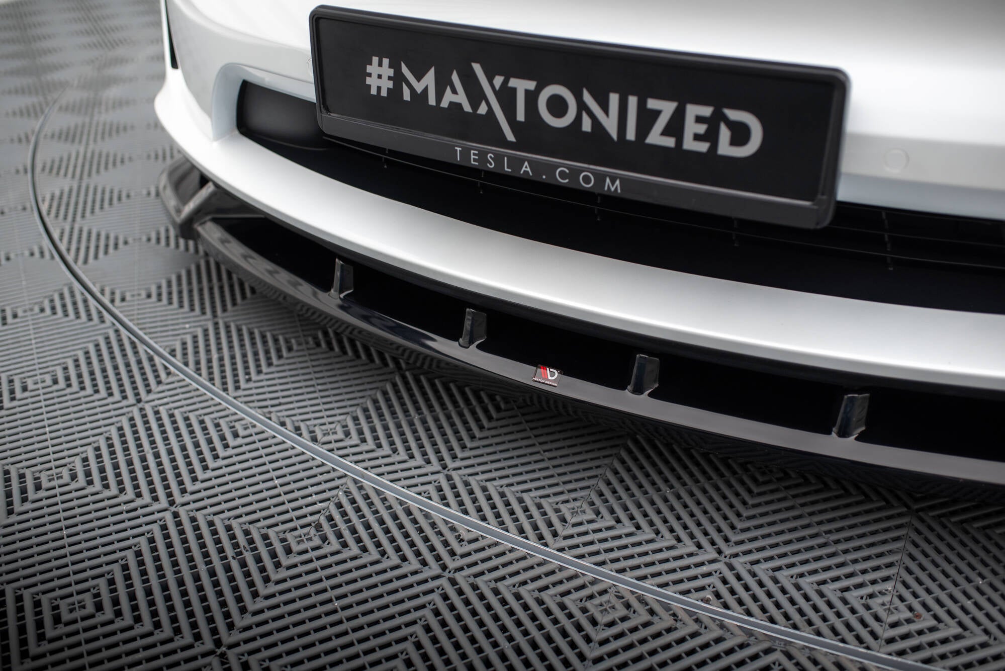 Maxton Design Street+ Spoilerlippe Front Ansatz V.2 passend für Tesla Model X Mk1 Facelift schwarz Hochglanz