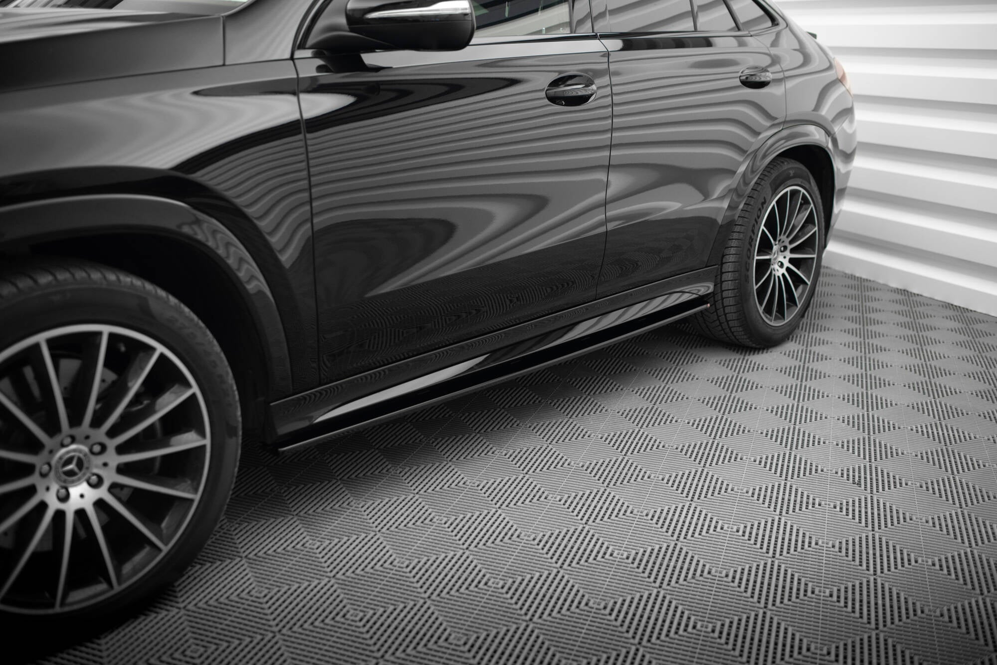 Maxton Design Street+ Seitenschweller Leisten passend für Mercedes-AMG / AMG-Line GLE Coupe C167 / C167 Facelift schwarz Hochglanz