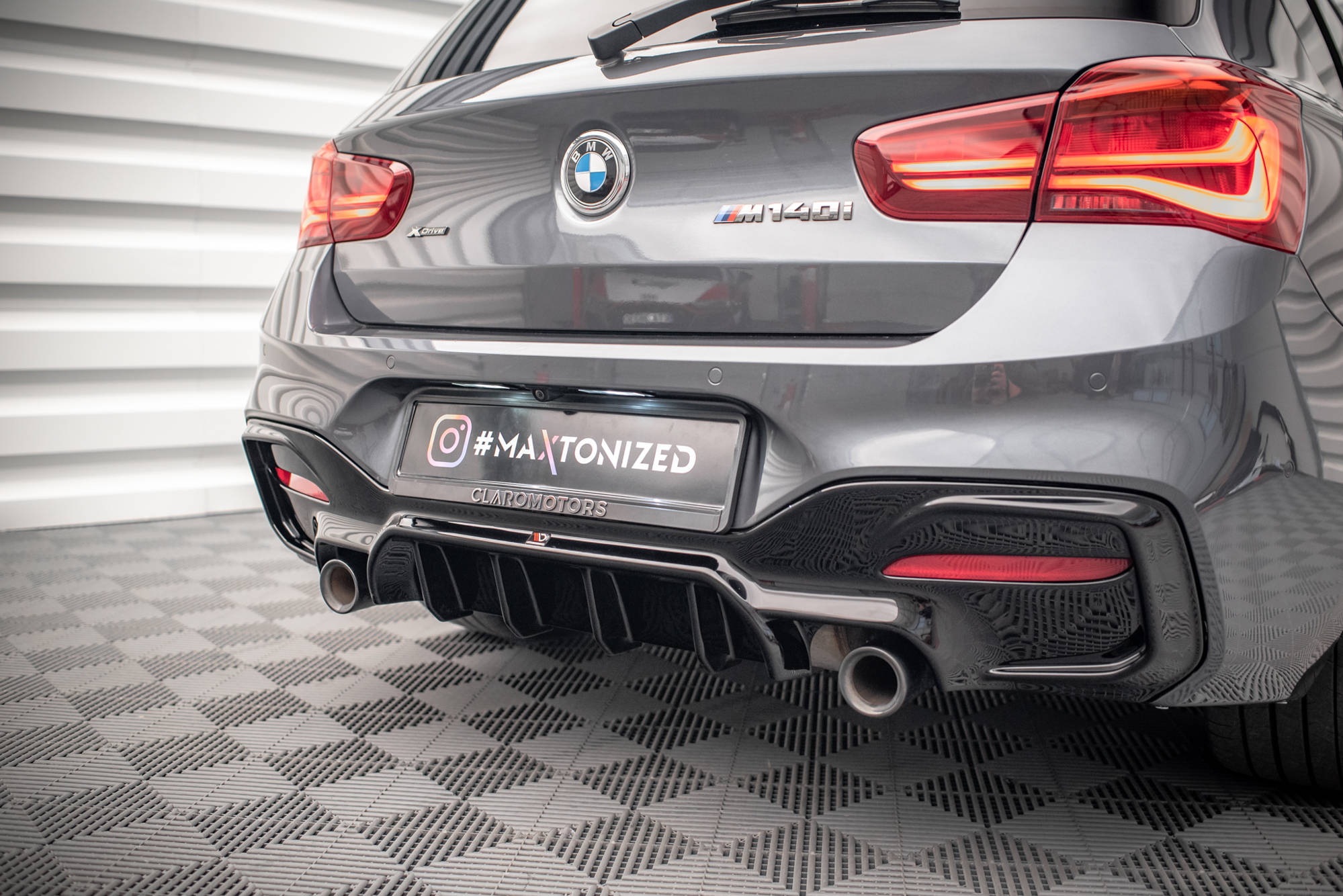 Maxton Design Diffusor Heck Ansatz passend für Bmw 1 F20/ F21 Facelift M-Power schwarz Hochglanz