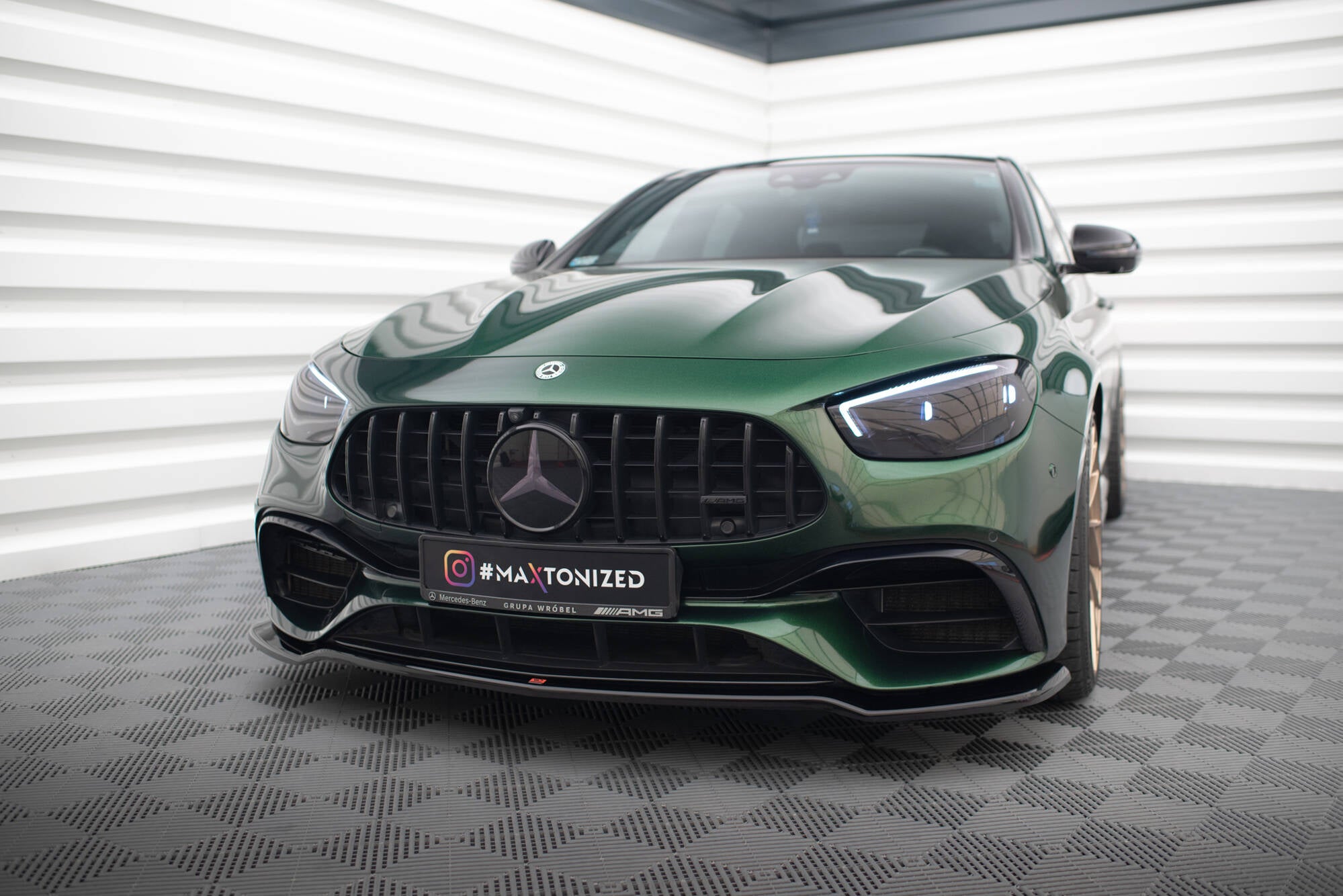Maxton Design Street+ Spoilerlippe Front Ansatz V.1 passend für Mercedes-AMG E63 W213 Facelift schwarz Hochglanz