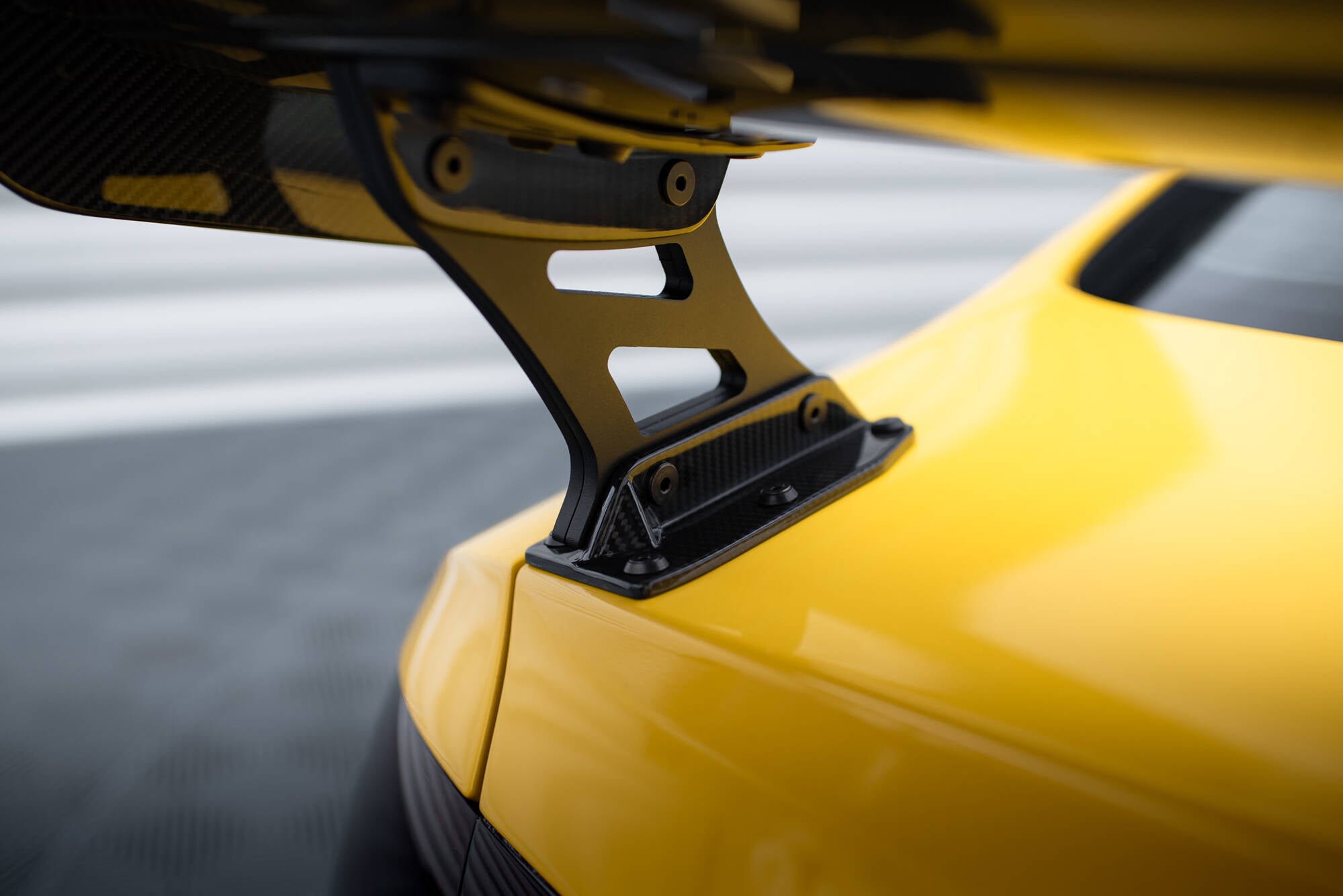Maxton Design Carbon Spoiler With External Brackets Uprights + LED Audi A5 Coupe 8T für Audi A5 / S5 / RS5