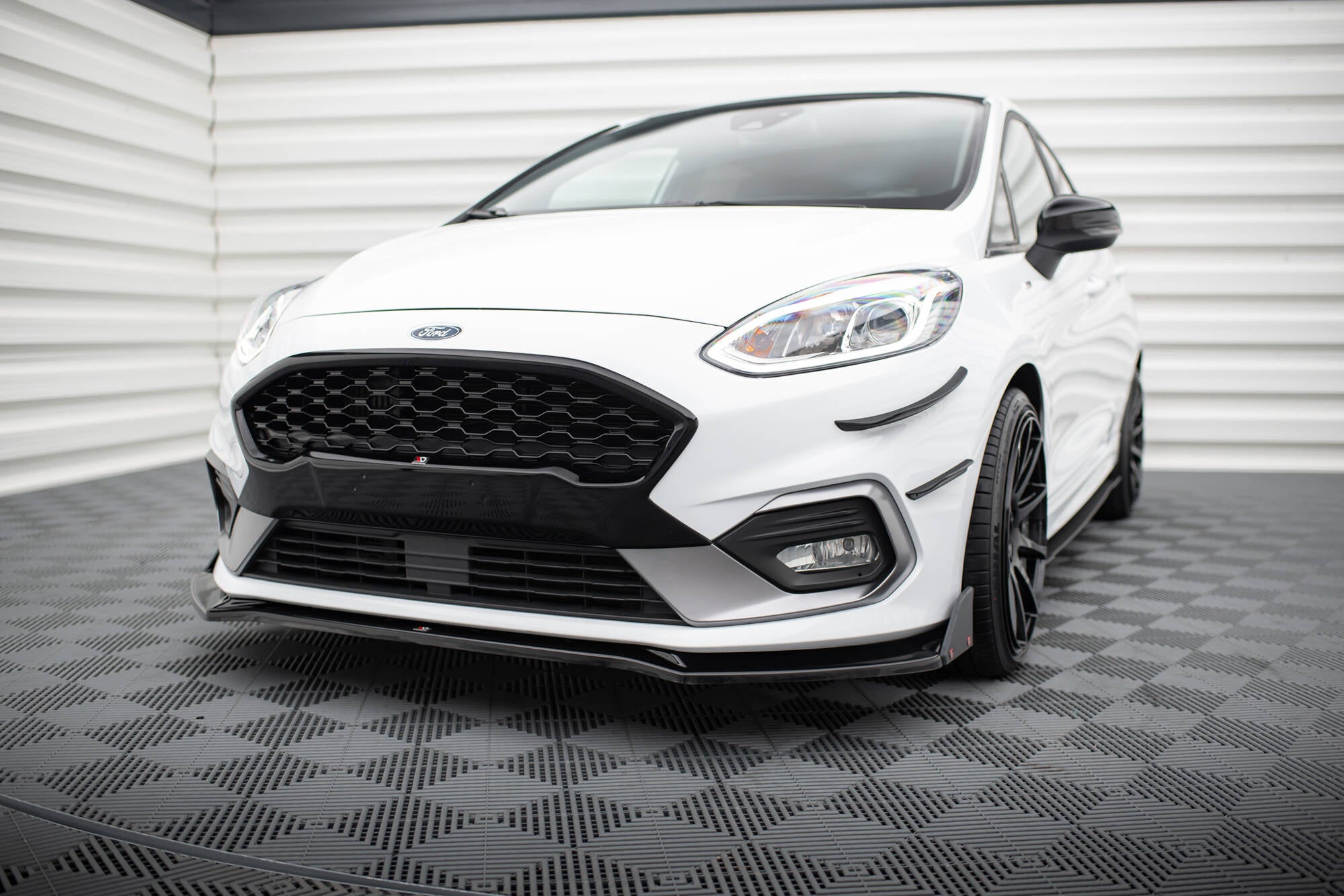 Maxton Design Street+ Spoilerlippe Front Ansatz V.4 + Flaps passend für Ford Fiesta ST / ST-Line