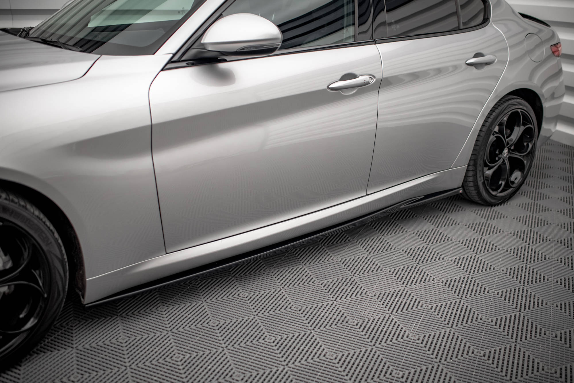 Maxton Design Street+ Seitenschweller Leisten passend für Alfa Romeo Giulia Sport schwarz Hochglanz