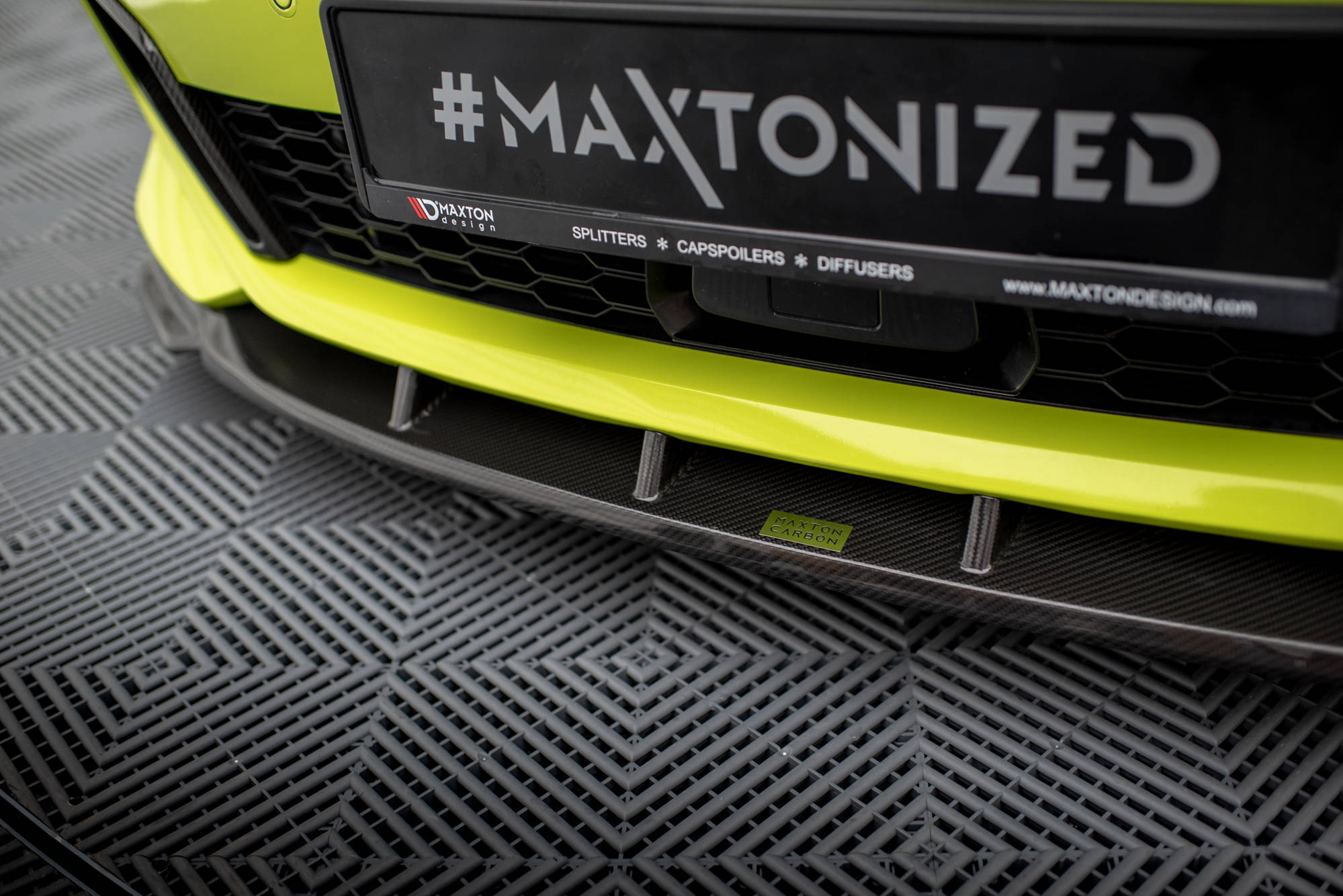 Maxton Design Prepreg Carbon Fiber Street+ Spoilerlippe Front Ansatz passend für BMW 1er M-Paket / M135i / 128ti F40