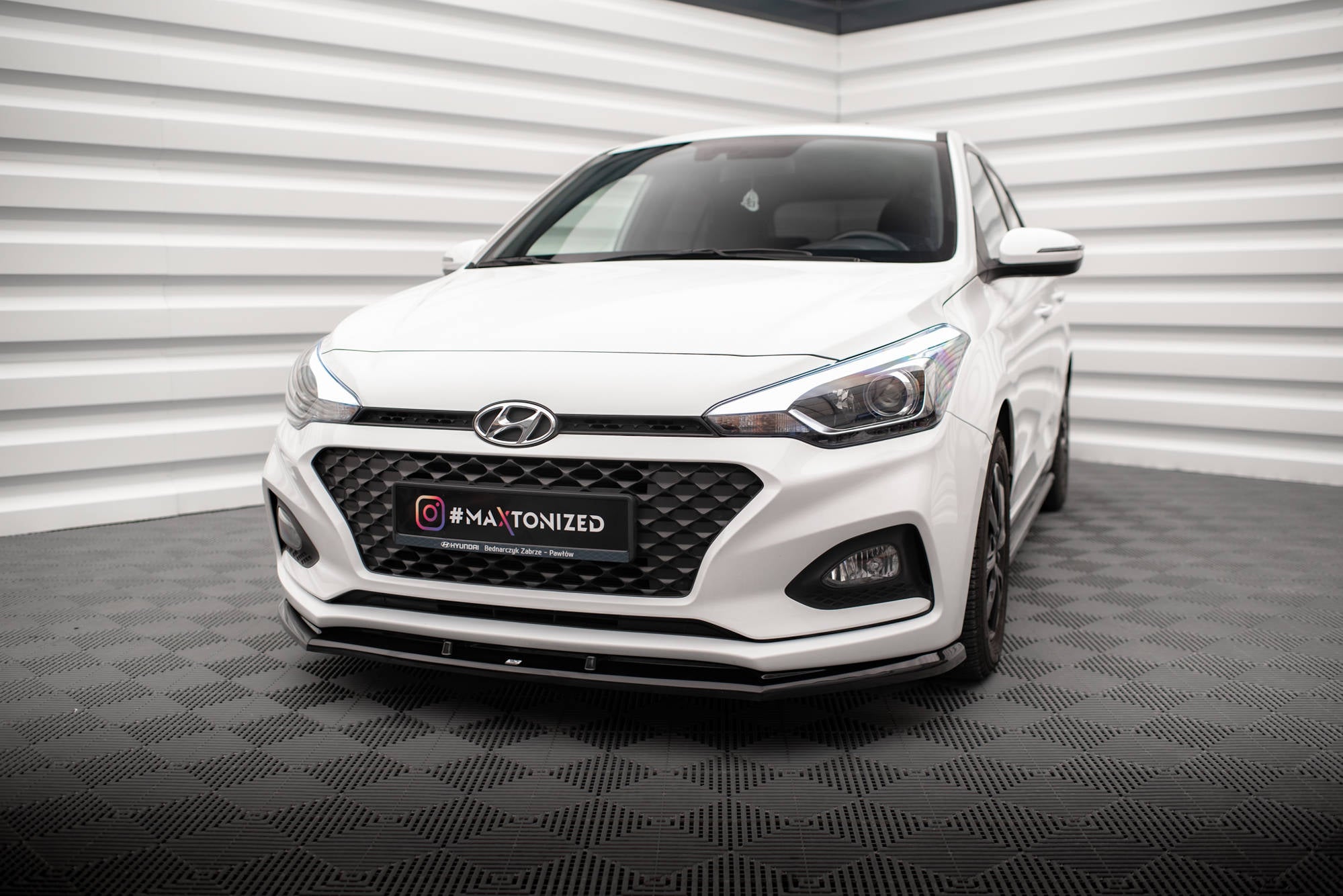 Maxton Design Street+ Spoilerlippe Front Ansatz V.1 passend für Hyundai I20 Mk2 Facelift schwarz Hochglanz