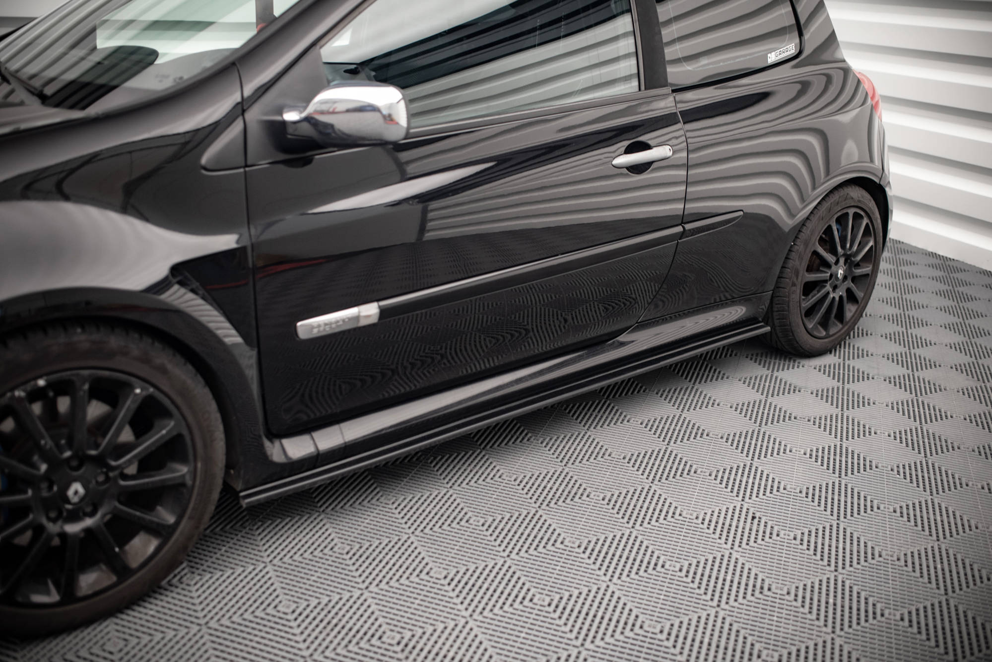 Maxton Design Street+ Seitenschweller Leisten passend für RENAULT CLIO MK3 RS schwarz Hochglanz