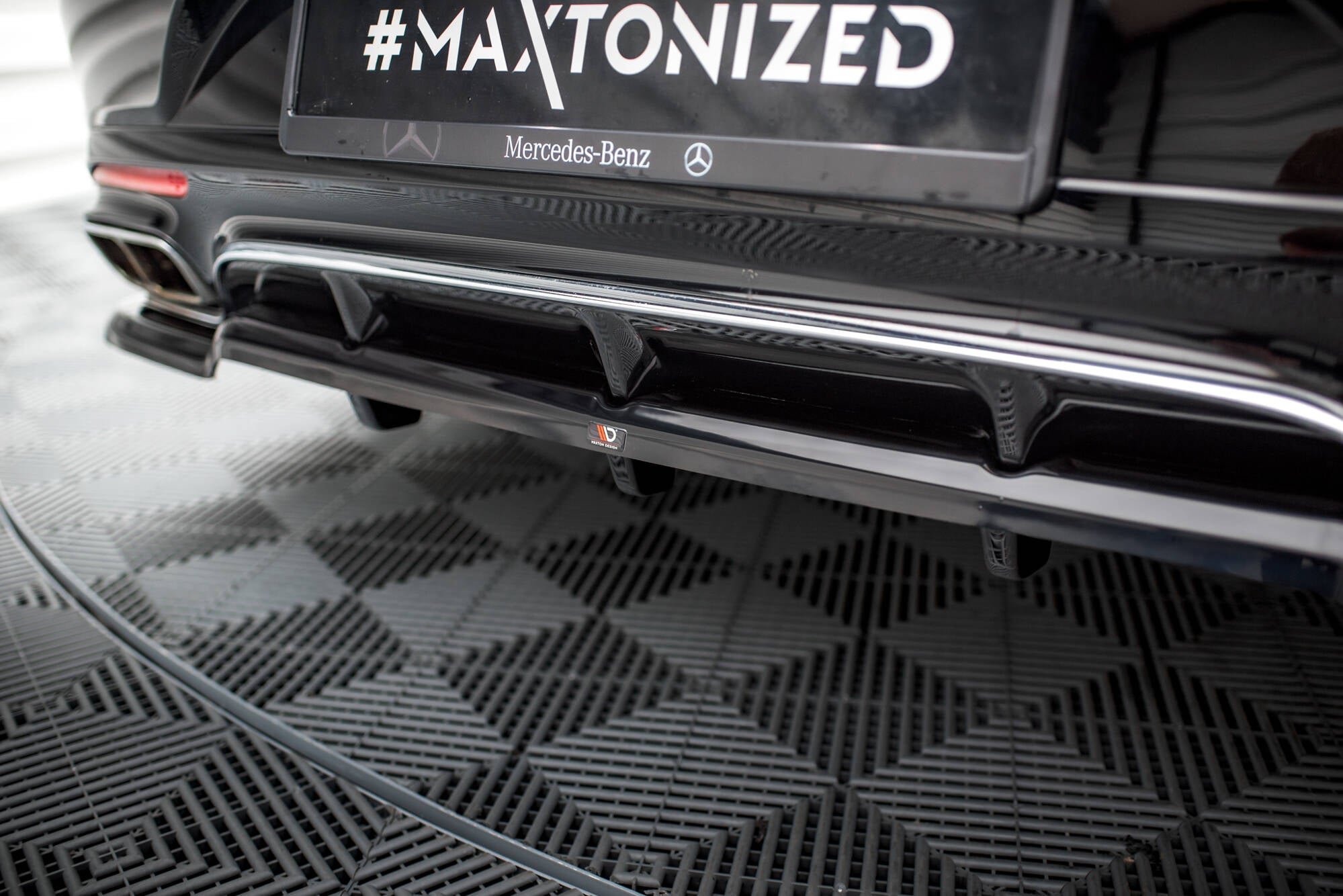 Maxton Design Street+ Mittlerer Diffusor RACE passend für Mercedes-Benz S Coupe AMG-Line C217 Facelift schwarz Hochglanz