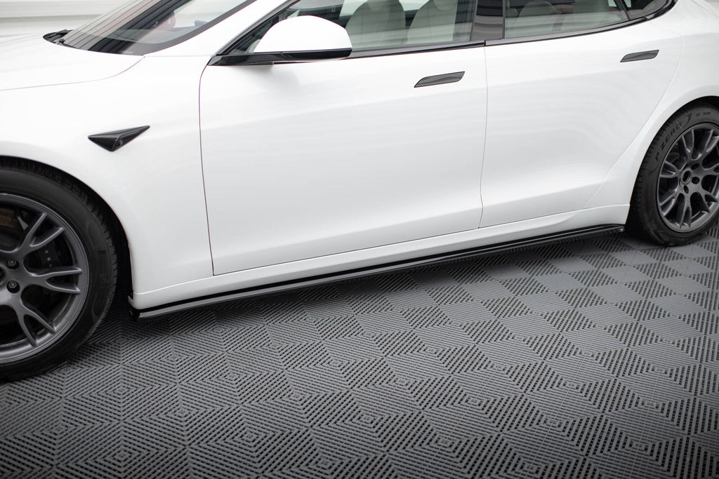 Maxton Design Street+ Seitenschweller Leisten V.2 passend für Tesla Model S Plaid Mk1 Facelift schwarz Hochglanz