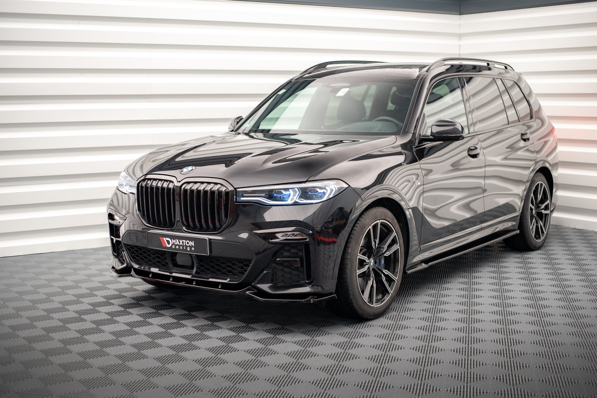 Maxton Design Street+ Spoilerlippe Front Ansatz V.3 passend für BMW X7 M-Paket G07 schwarz Hochglanz