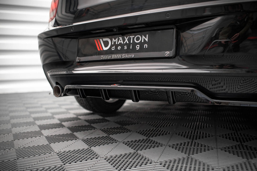 Maxton Design Street+ Mittlerer Diffusor RACE passend für BMW 1er F20 schwarz Hochglanz