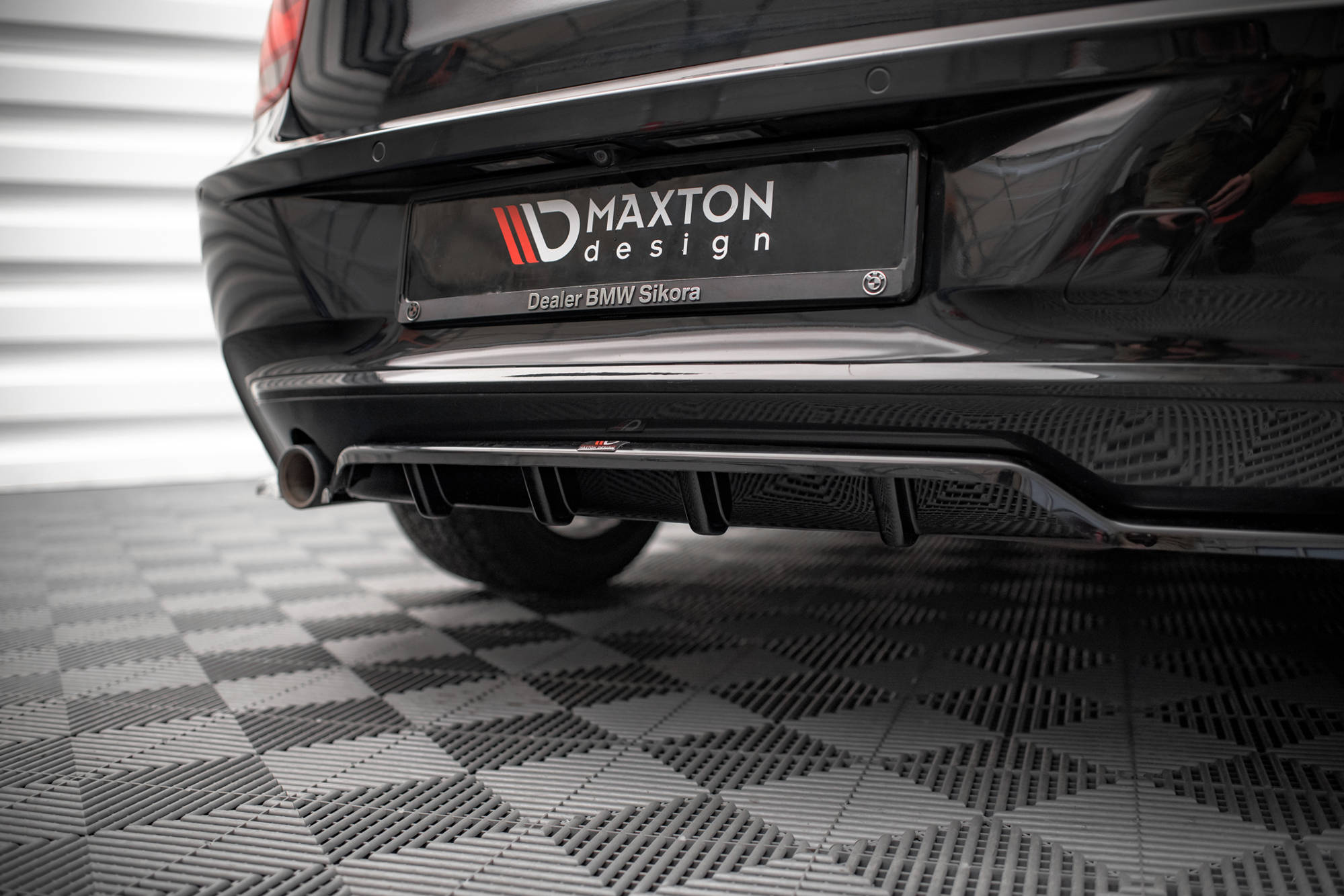 Maxton Design Street+ Mittlerer Diffusor RACE passend für BMW 1er F20 schwarz Hochglanz