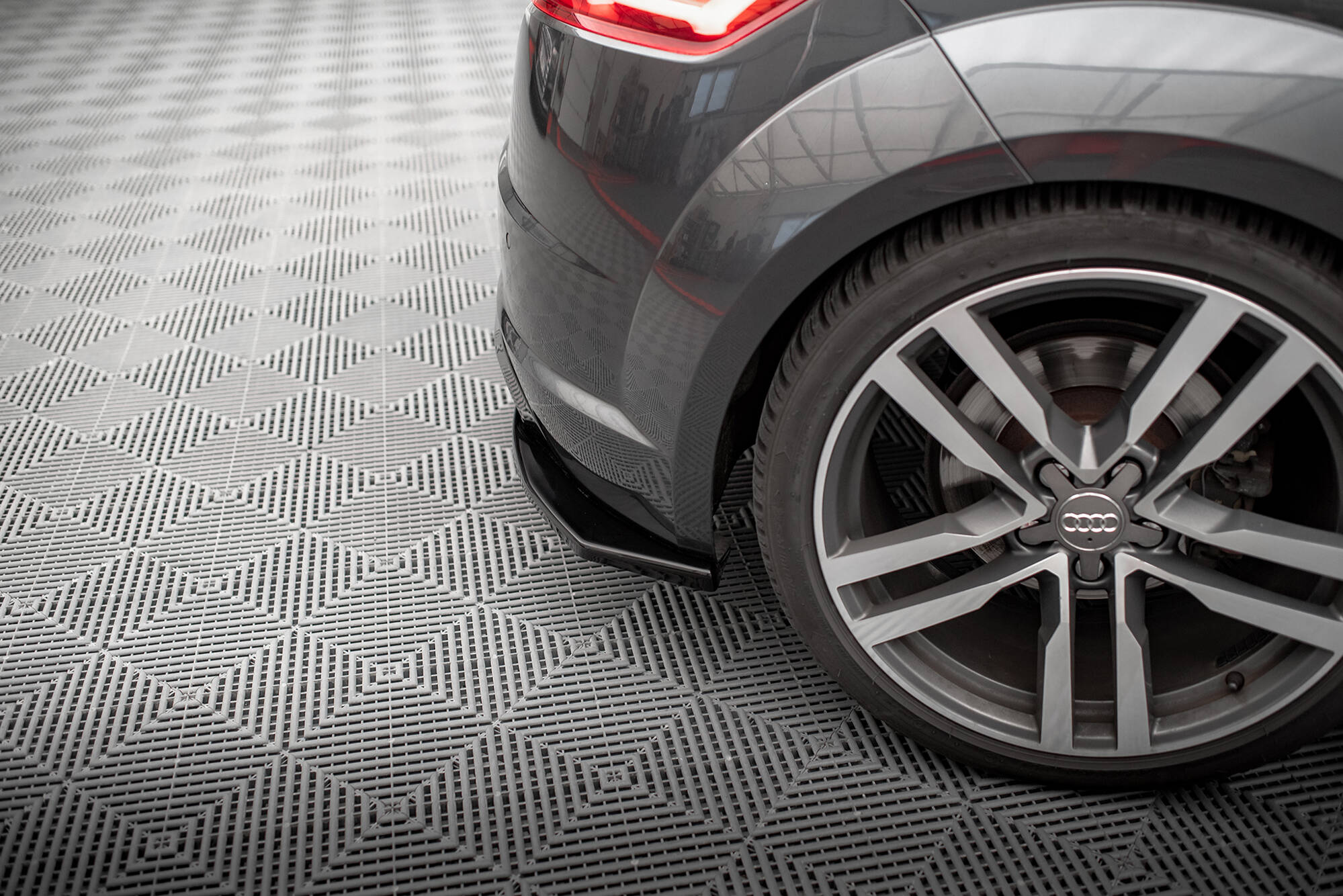 Maxton Design Heck Ansatz Flaps Diffusor V.2 passend für Audi TT S-Line 8S schwarz Hochglanz