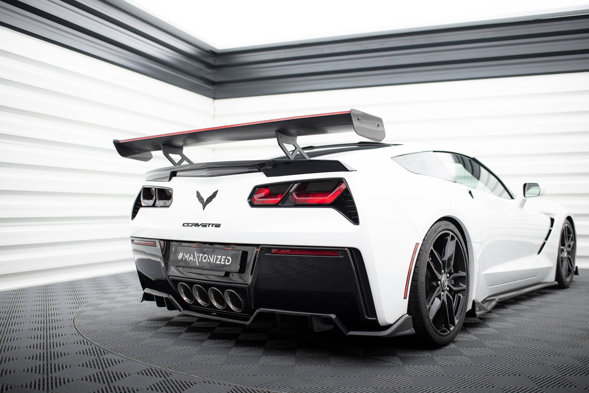 Maxton Design Carbon Spoiler With Internal Brackets Uprights + LED Chevrolet Corvette Stingray / Grand Sport C7 für Chevrolet Corvette C7
