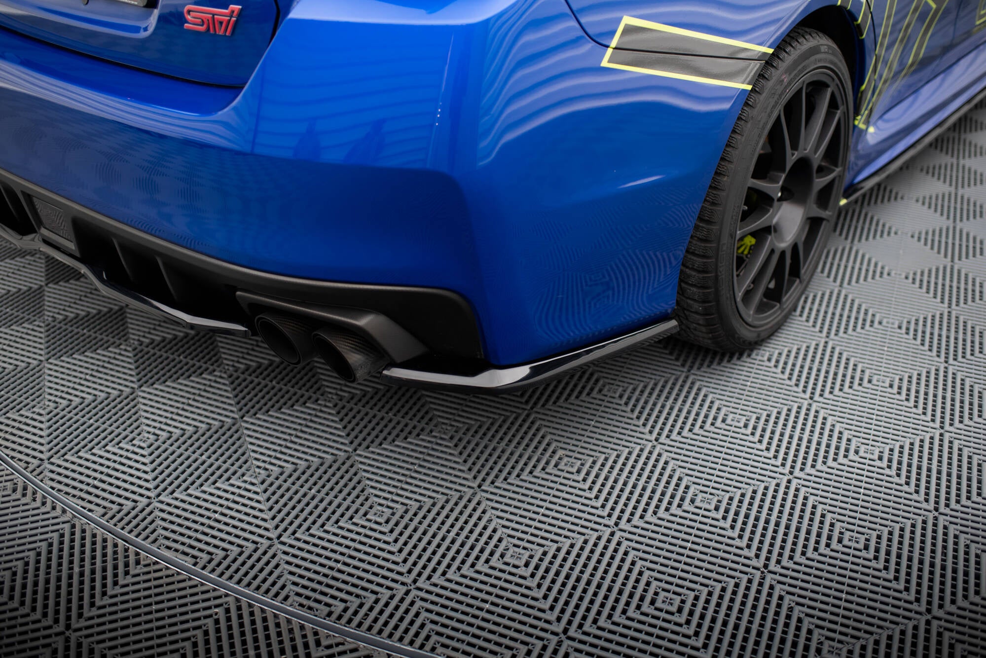 Maxton Design Heck Ansatz Flaps Diffusor V.2 passend für Subaru WRX STI Mk1 schwarz Hochglanz