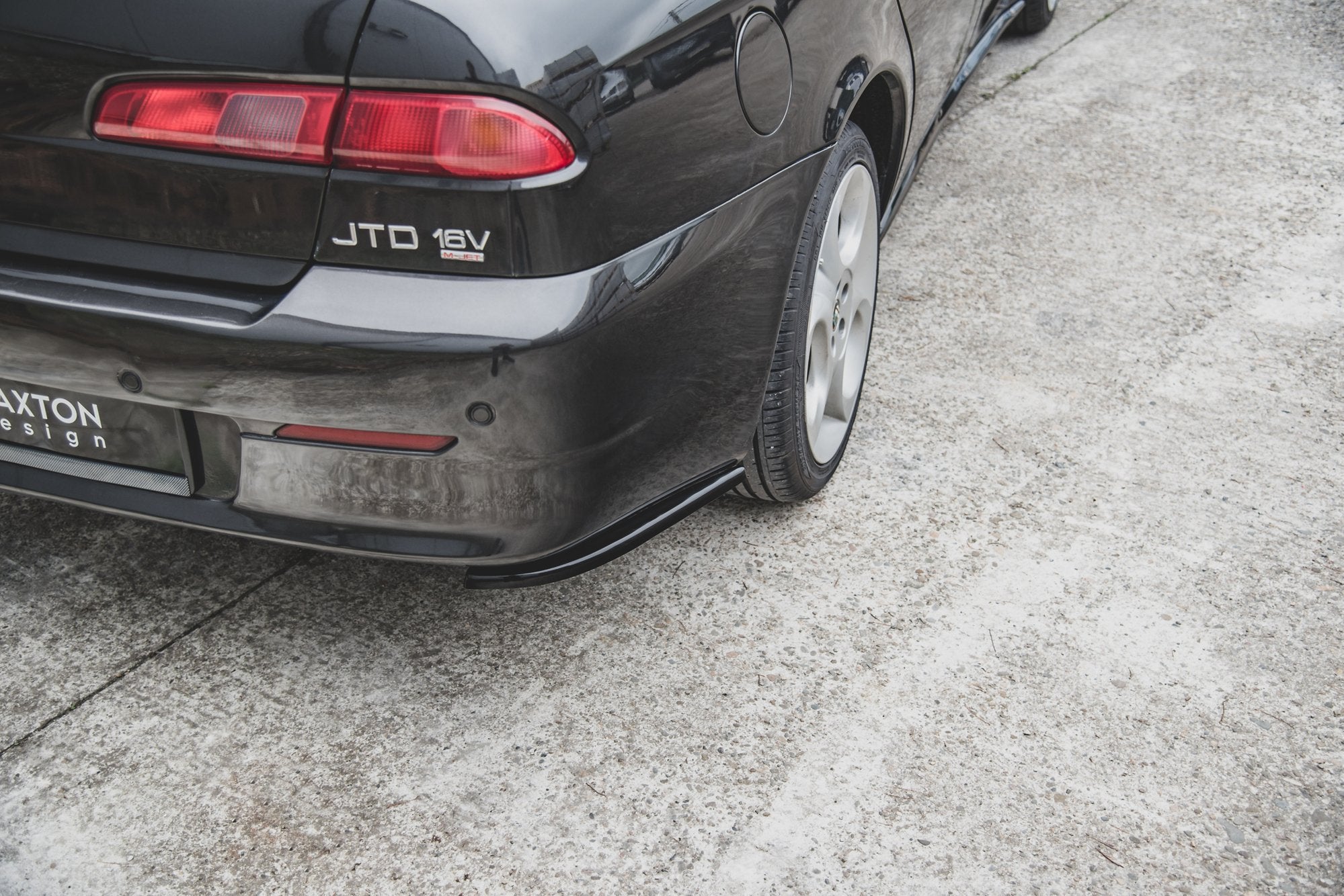 Maxton Design Heck Ansatz Flaps Diffusor passend für Alfa Romeo 156 SW Facelift schwarz Hochglanz
