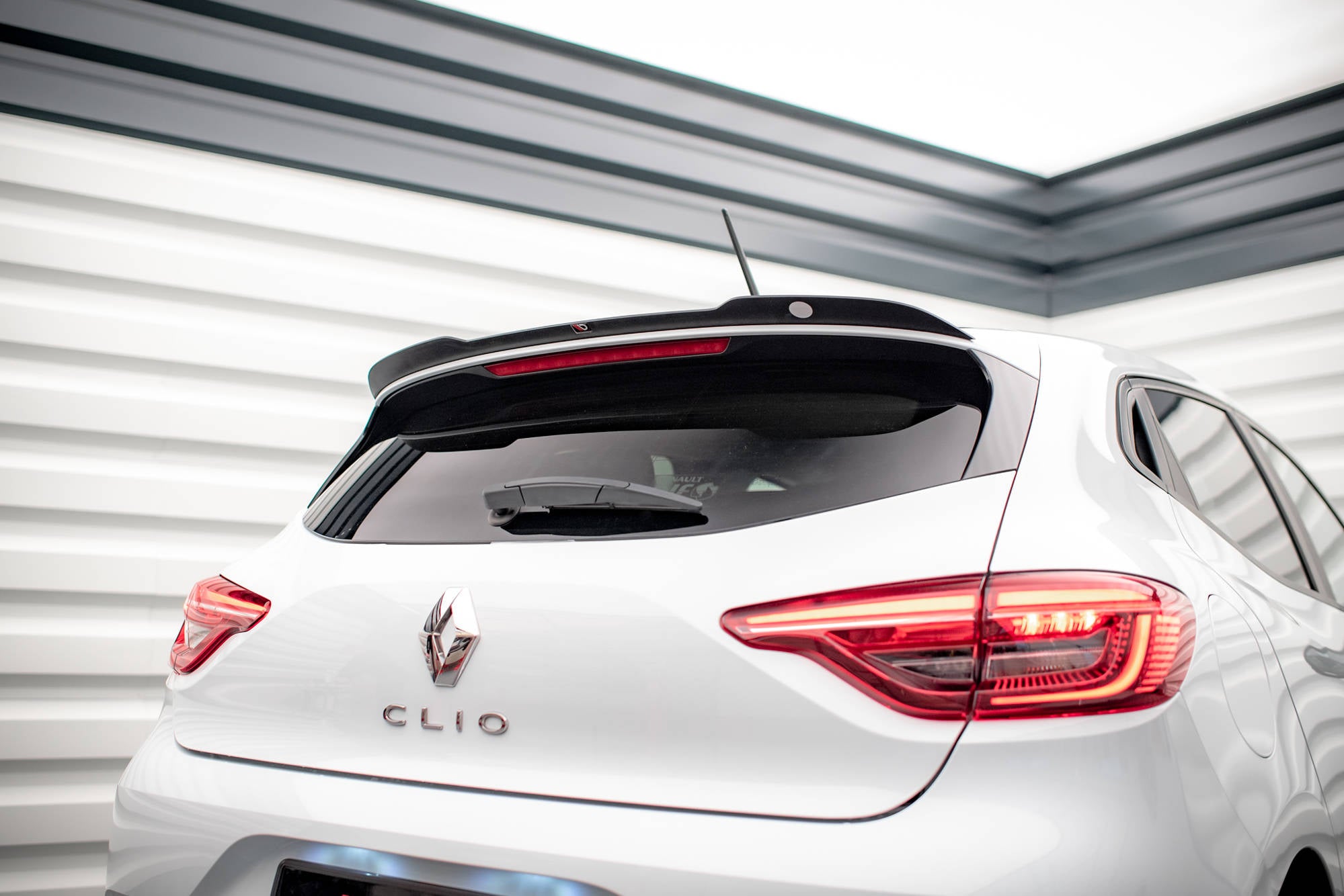 Maxton Design Spoiler CAP passend für Renault Clio Mk5 schwarz Hochglanz