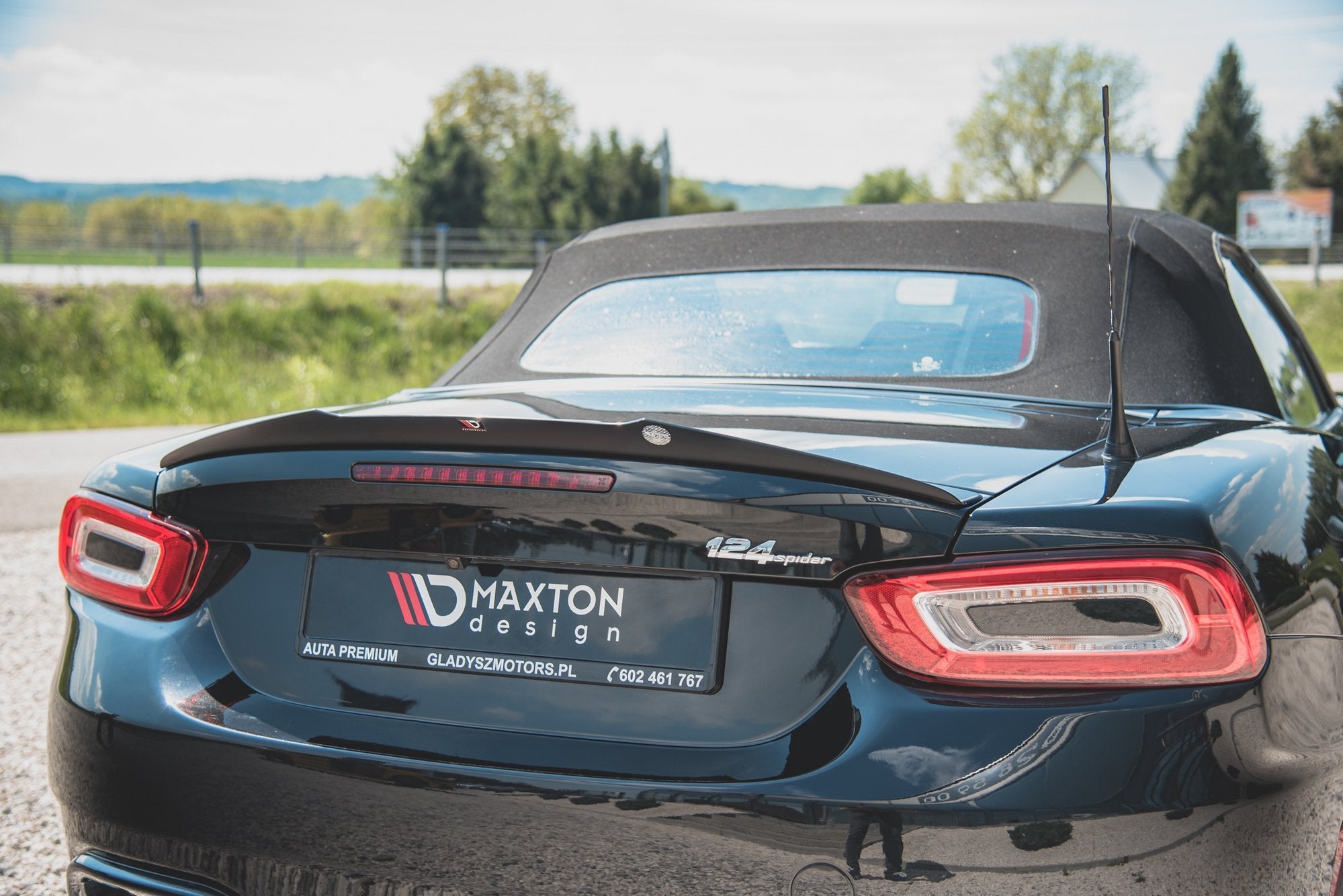 Maxton Design Spoiler CAP passend für Abarth 124 Spider schwarz Hochglanz