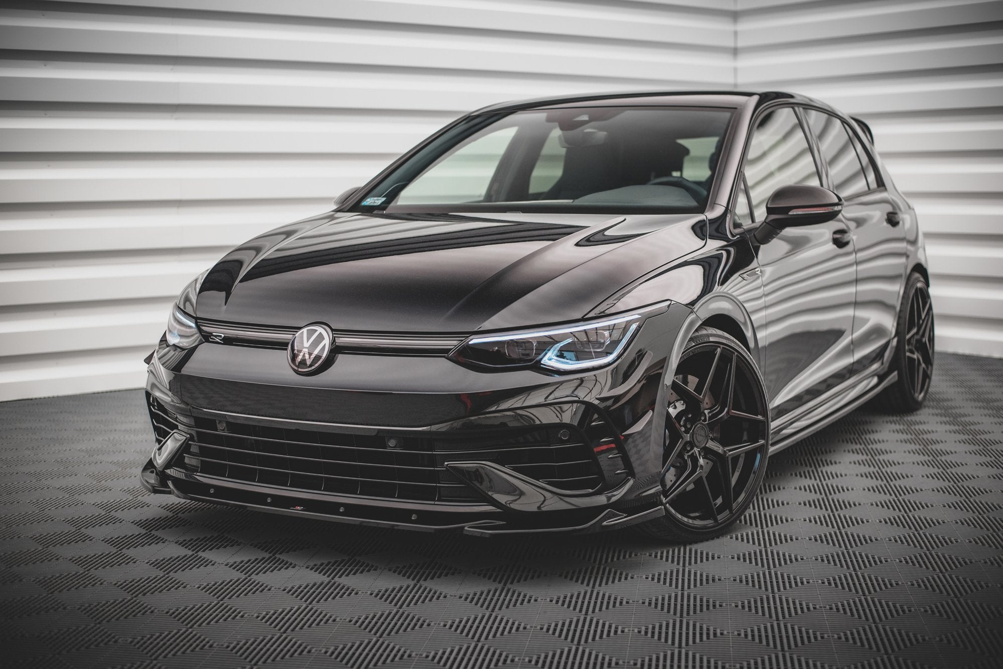 Maxton Design Street+ Spoilerlippe Front Ansatz V.4 passend für VW Golf R Hatchback / Variant Mk8 schwarz Hochglanz