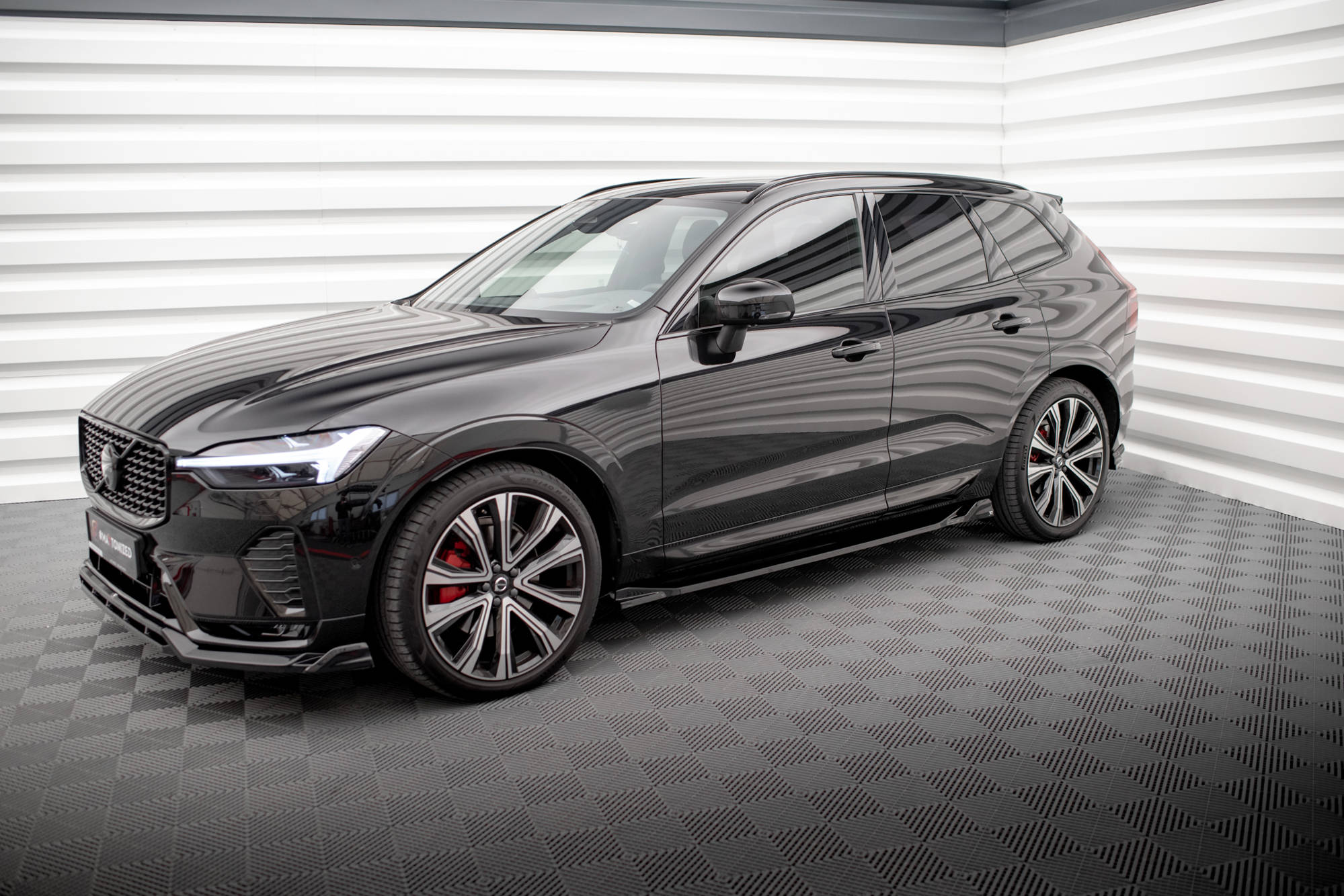 Maxton Design Street+ Seitenschweller Leisten passend für Volvo XC60 R-Design Mk2 Facelift schwarz Hochglanz