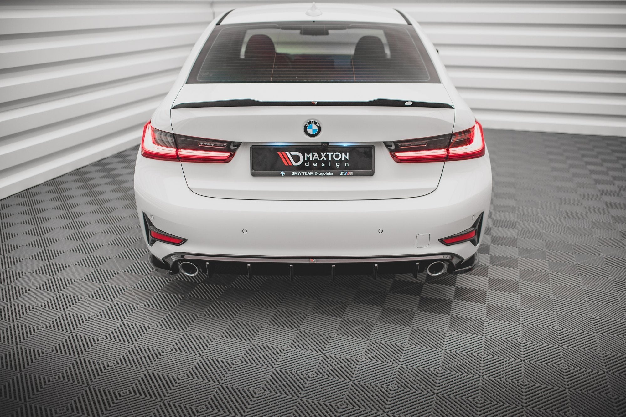 Maxton Design Heck Ansatz Flaps Diffusor passend für BMW 3er Limousine G20 schwarz Hochglanz