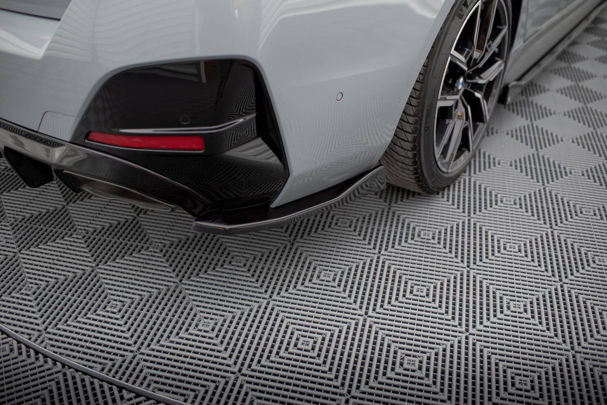 Maxton Design Heck Ansatz Flaps Diffusor V.4 passend für BMW M440i / 4 M-Paket Gran Coupe G26 schwarz Hochglanz