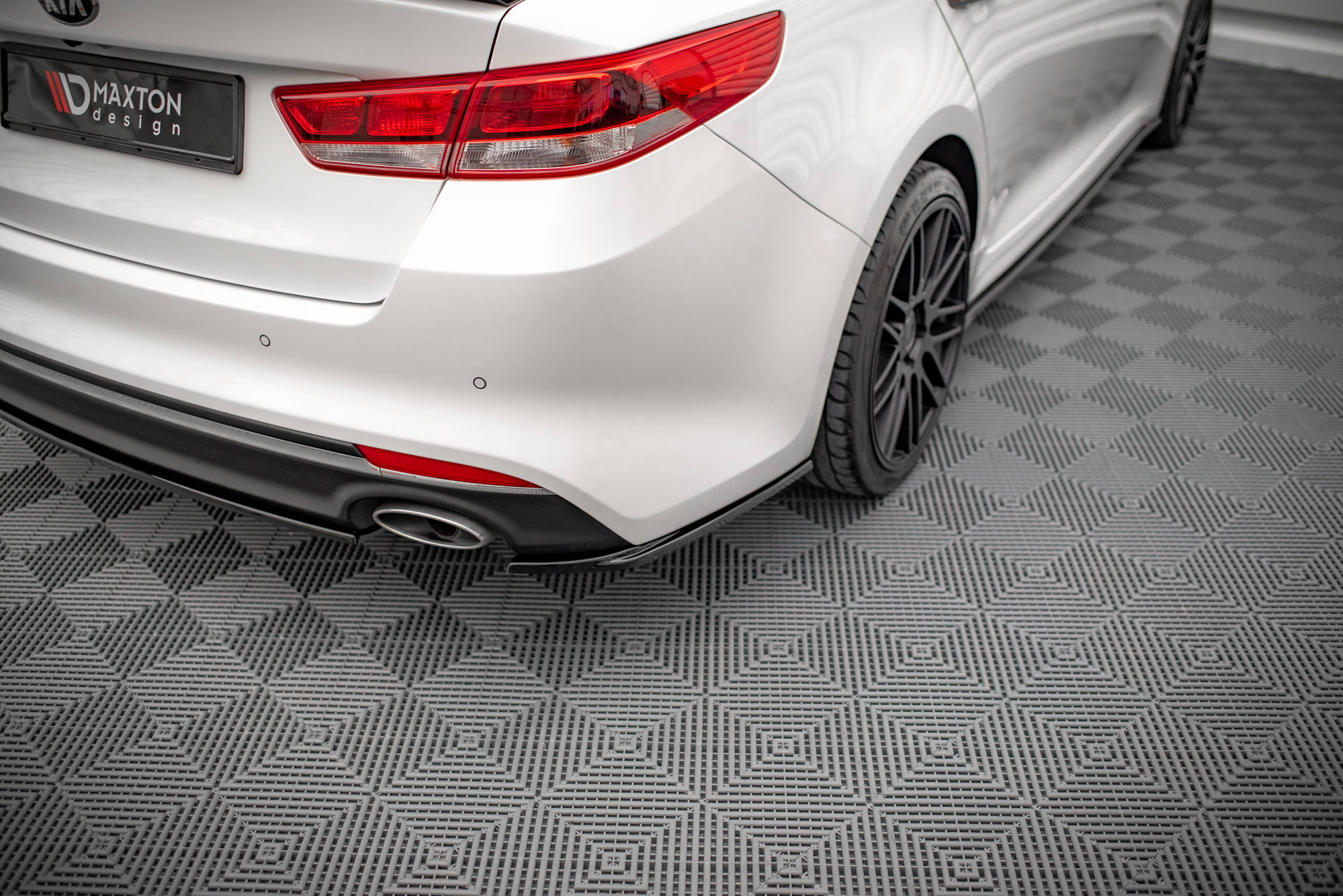 Maxton Design Heck Ansatz Flaps Diffusor passend für Kia Optima Mk4 schwarz Hochglanz