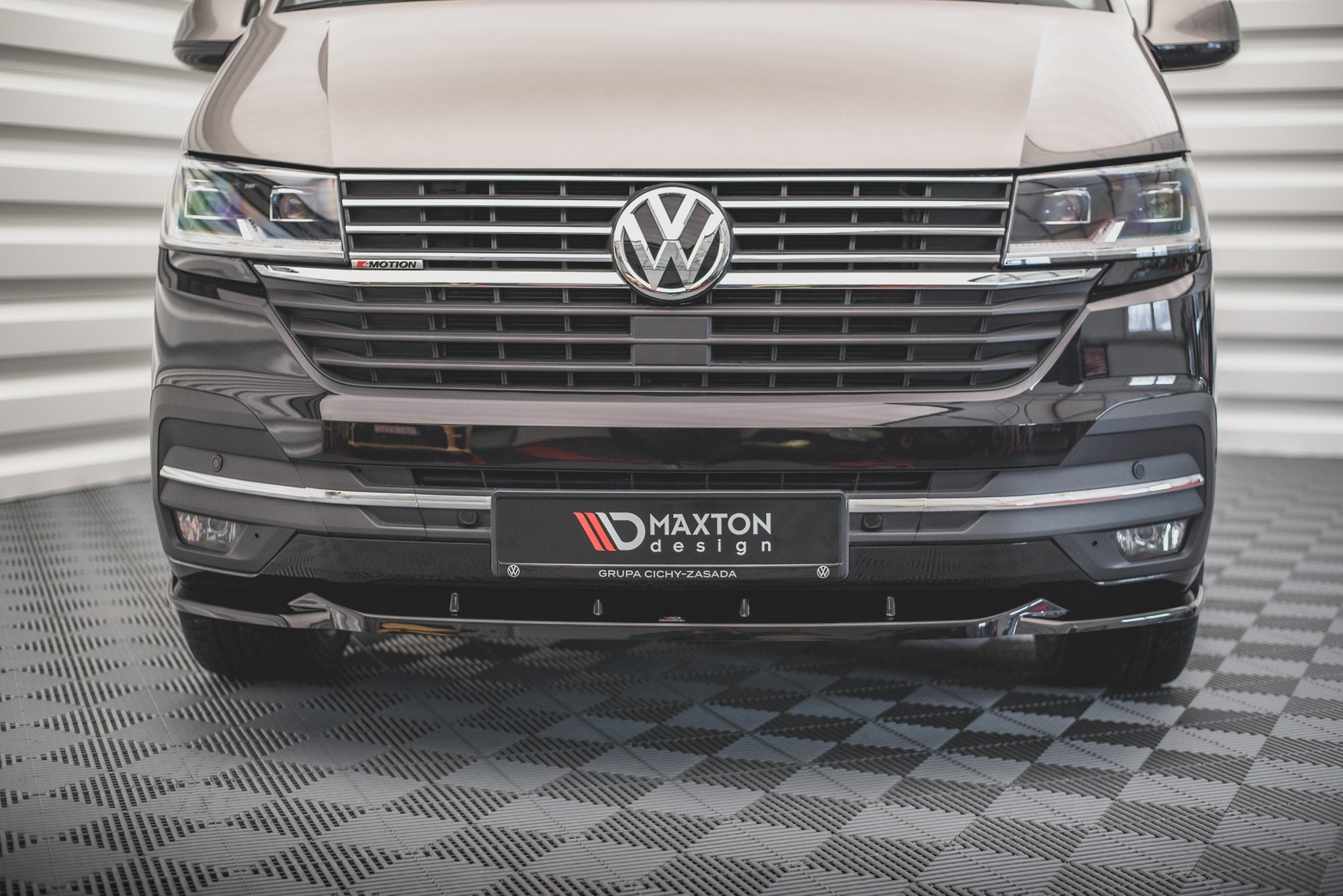 Maxton Design Street+ Spoilerlippe Front Ansatz V.2 passend für VW T6.1 schwarz Hochglanz