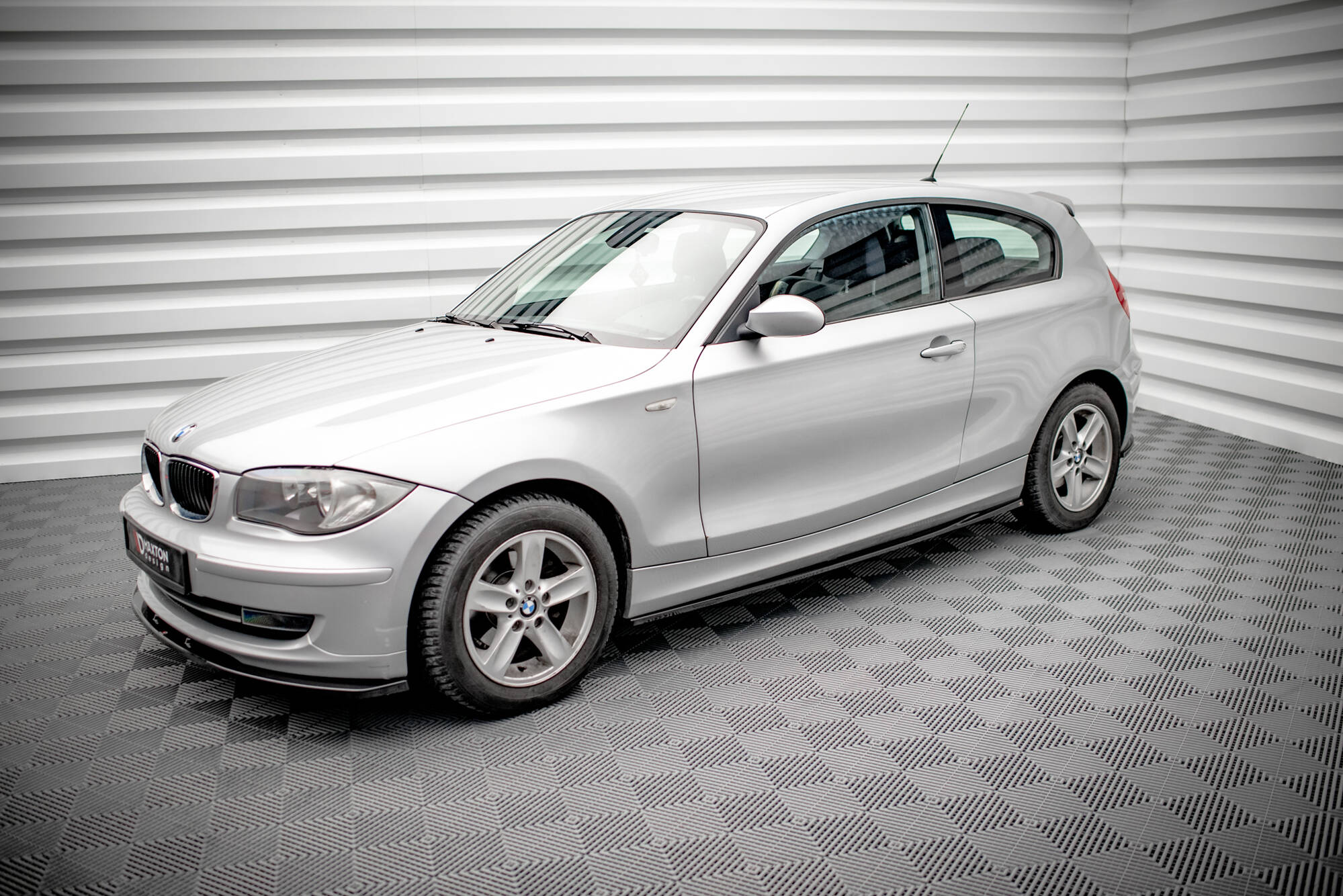 Maxton Design Street+ Seitenschweller Leisten V.2 passend für BMW 1er E81 Facelift schwarz Hochglanz