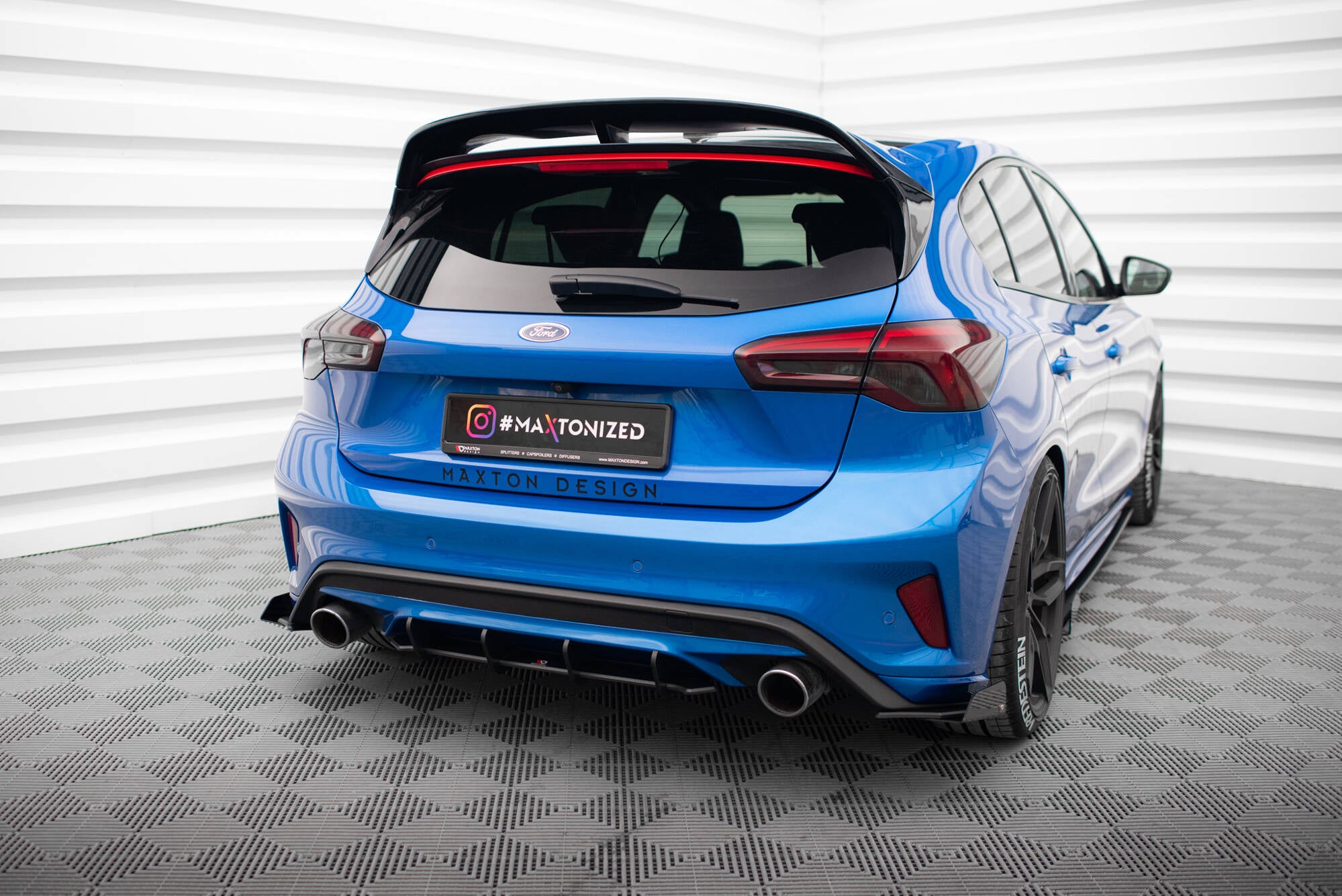 Maxton Design Robuste Racing Heckschürze passend für Ford Focus ST Mk4