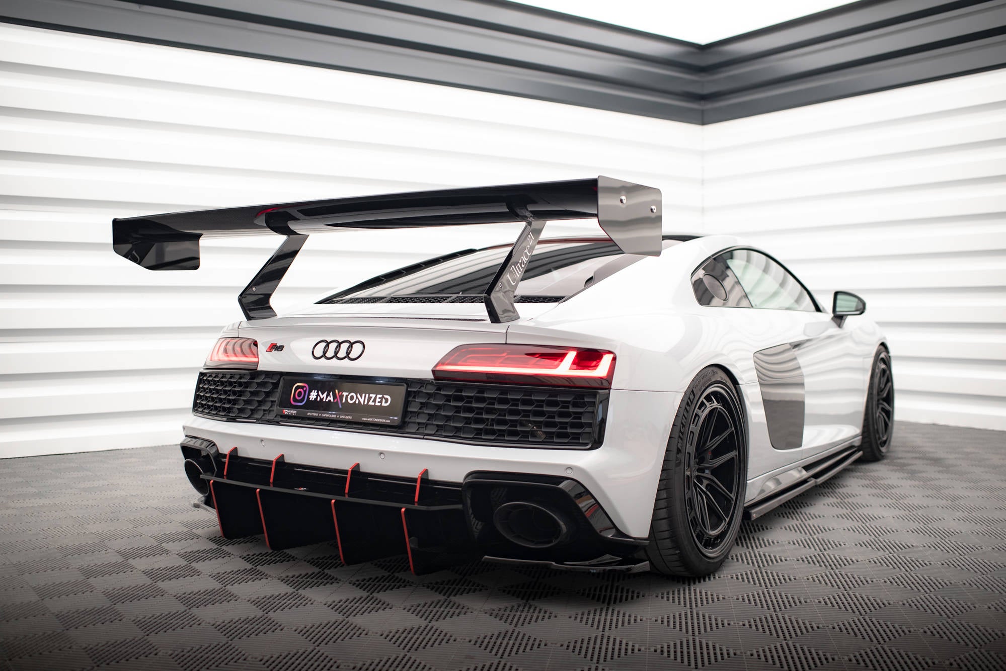 Maxton Design Heck Ansatz Flaps Diffusor passend für Audi R8 Mk2 Facelift schwarz Hochglanz