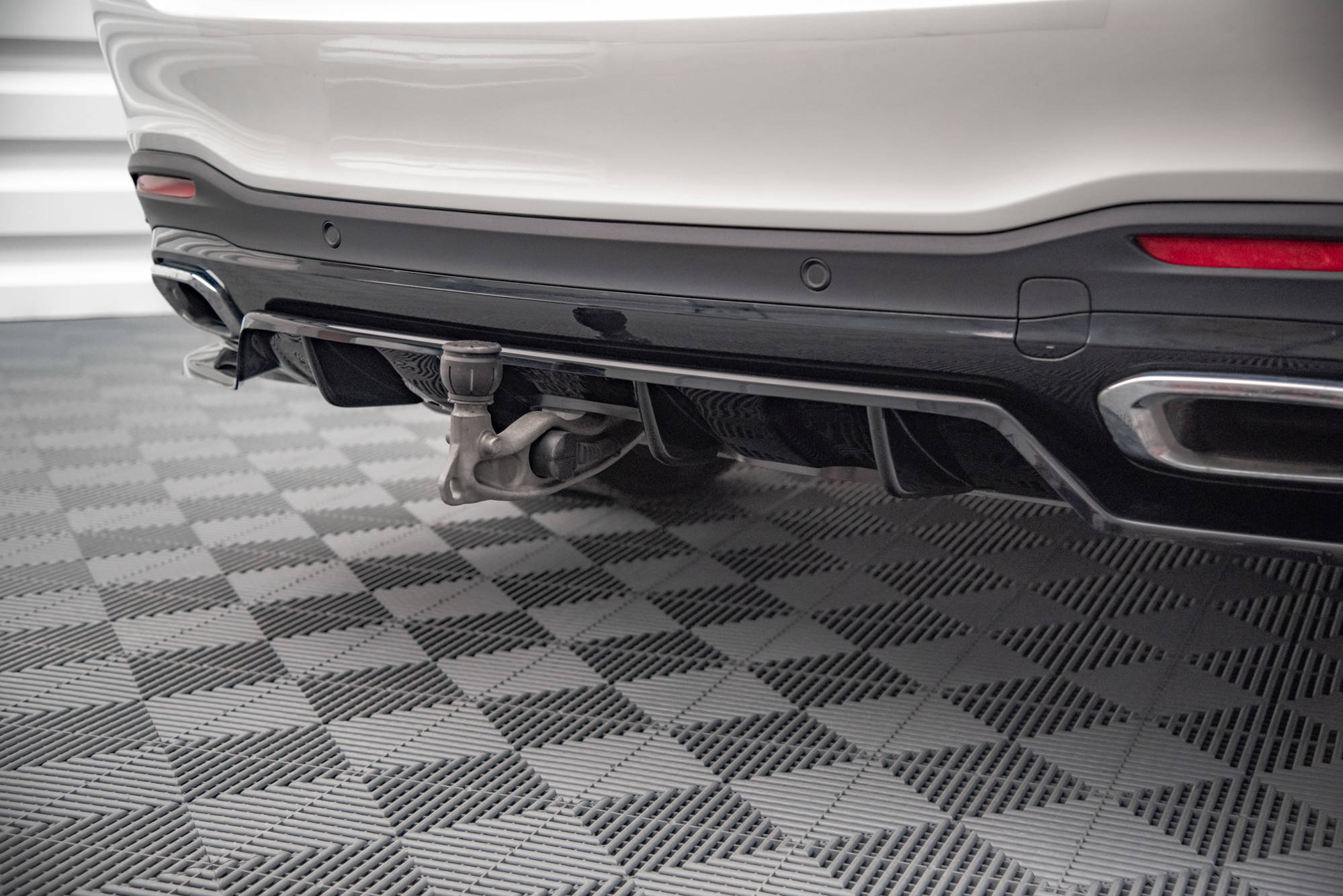Maxton Design Street+ Mittlerer Diffusor RACE passend für V.1 Mercedes-Benz GLS AMG-Line X167 schwarz Hochglanz