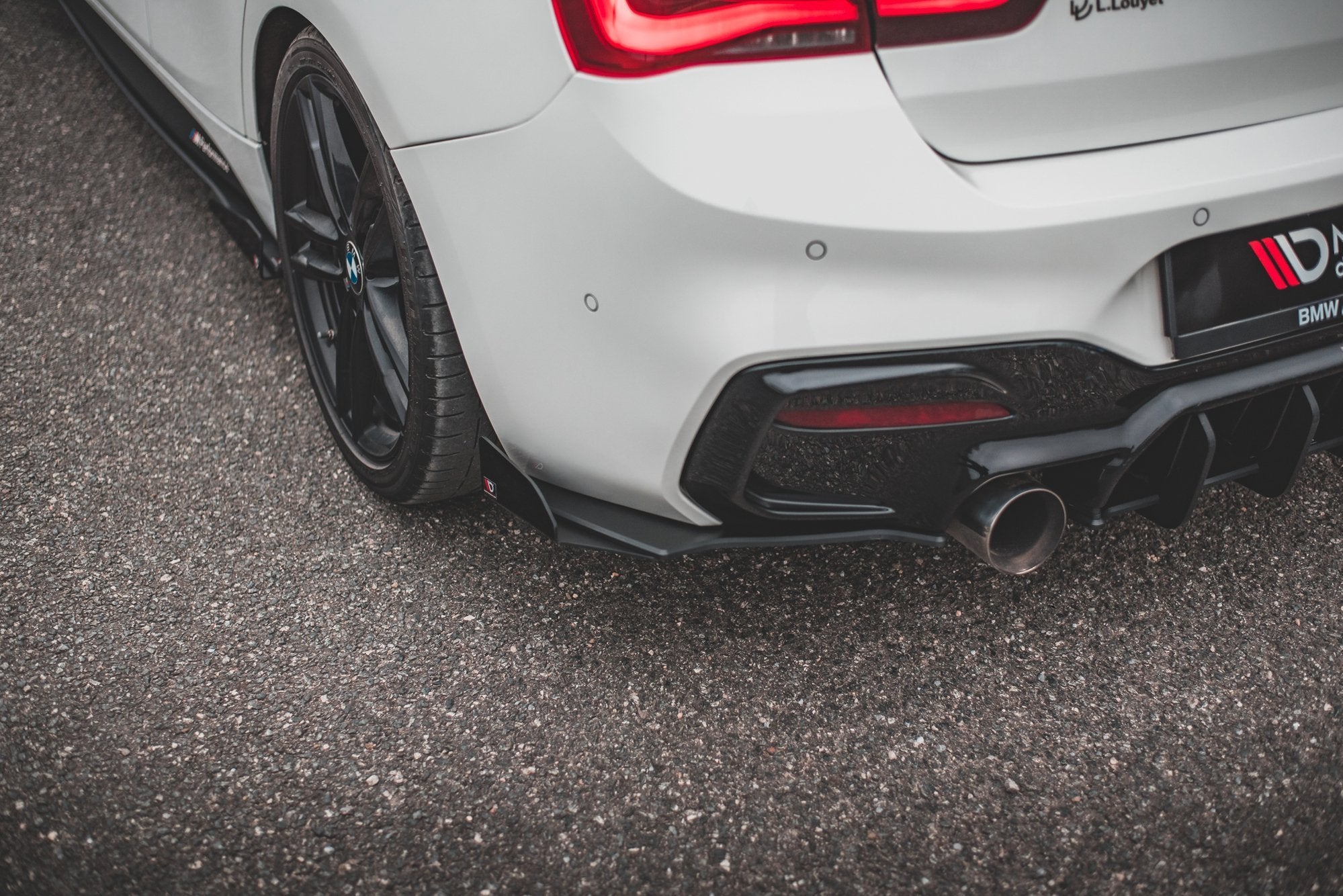 Maxton Design Street Pro Heck Ansatz Flaps Diffusor V.3 + Flaps passend für BMW 1er M140i schwarz Hochglanz