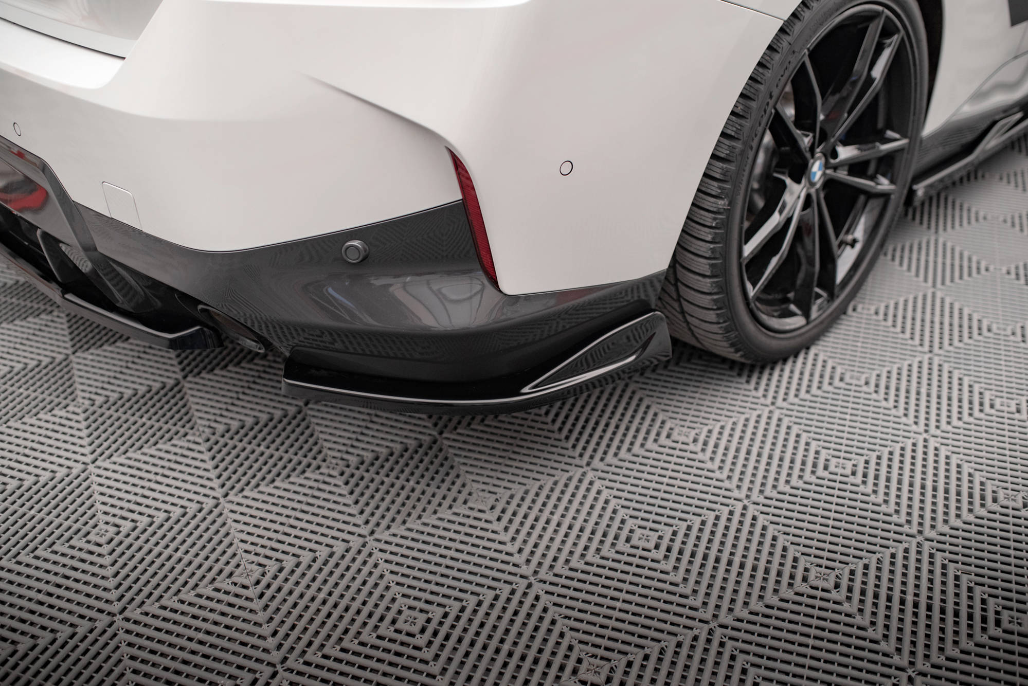 Maxton Design Heck Ansatz Flaps Diffusor V.1 passend für BMW 2 Coupe M-Paket G42 schwarz Hochglanz