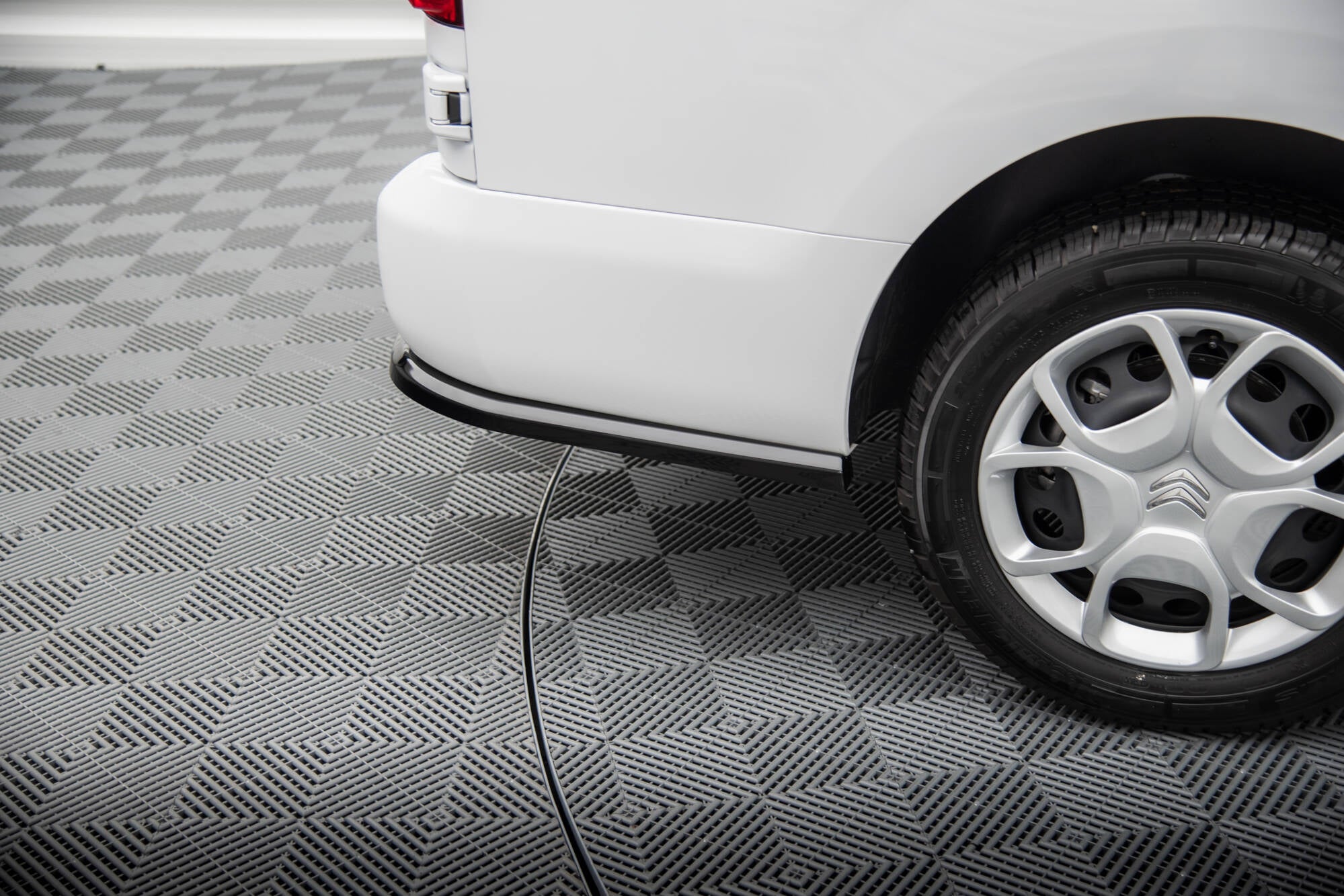 Maxton Design Street+ Mittlerer Diffusor RACE passend für Citroen Jumpy L3 Mk3 schwarz Hochglanz