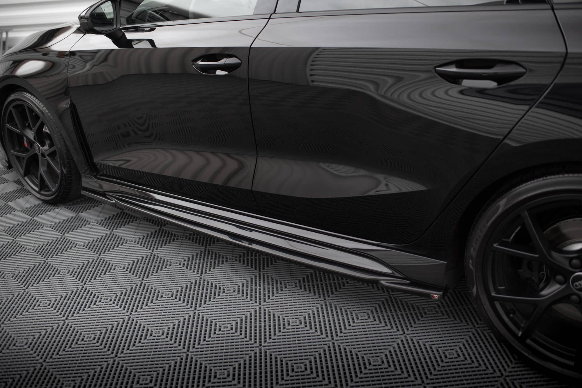 Maxton Design Street+ Seitenschweller Leisten passend für Audi RS3 Sportback 8Y schwarz Hochglanz