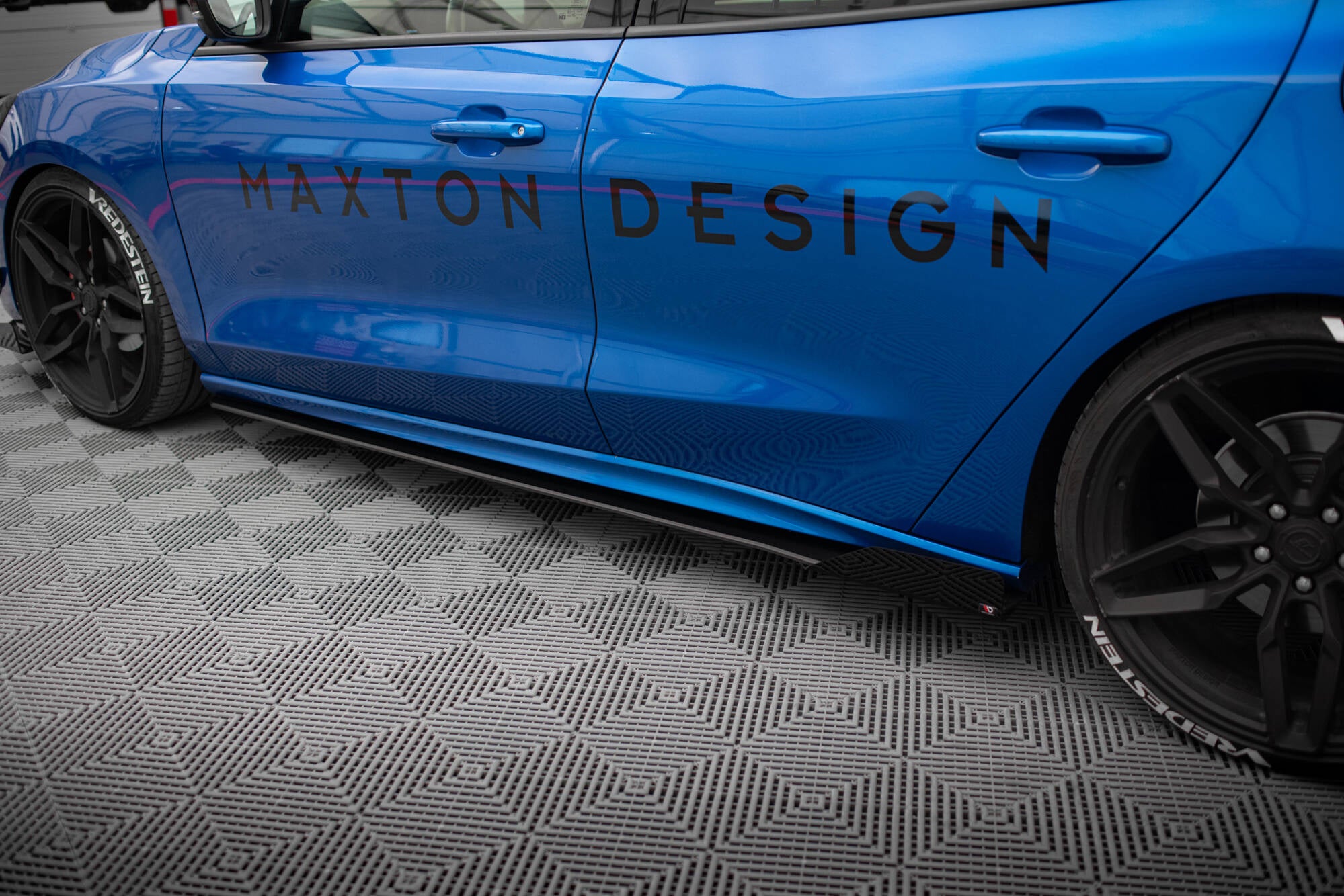 Maxton Design Seitenschweller Flaps passend für Ford Focus ST / ST-Line Mk4 schwarz Hochglanz