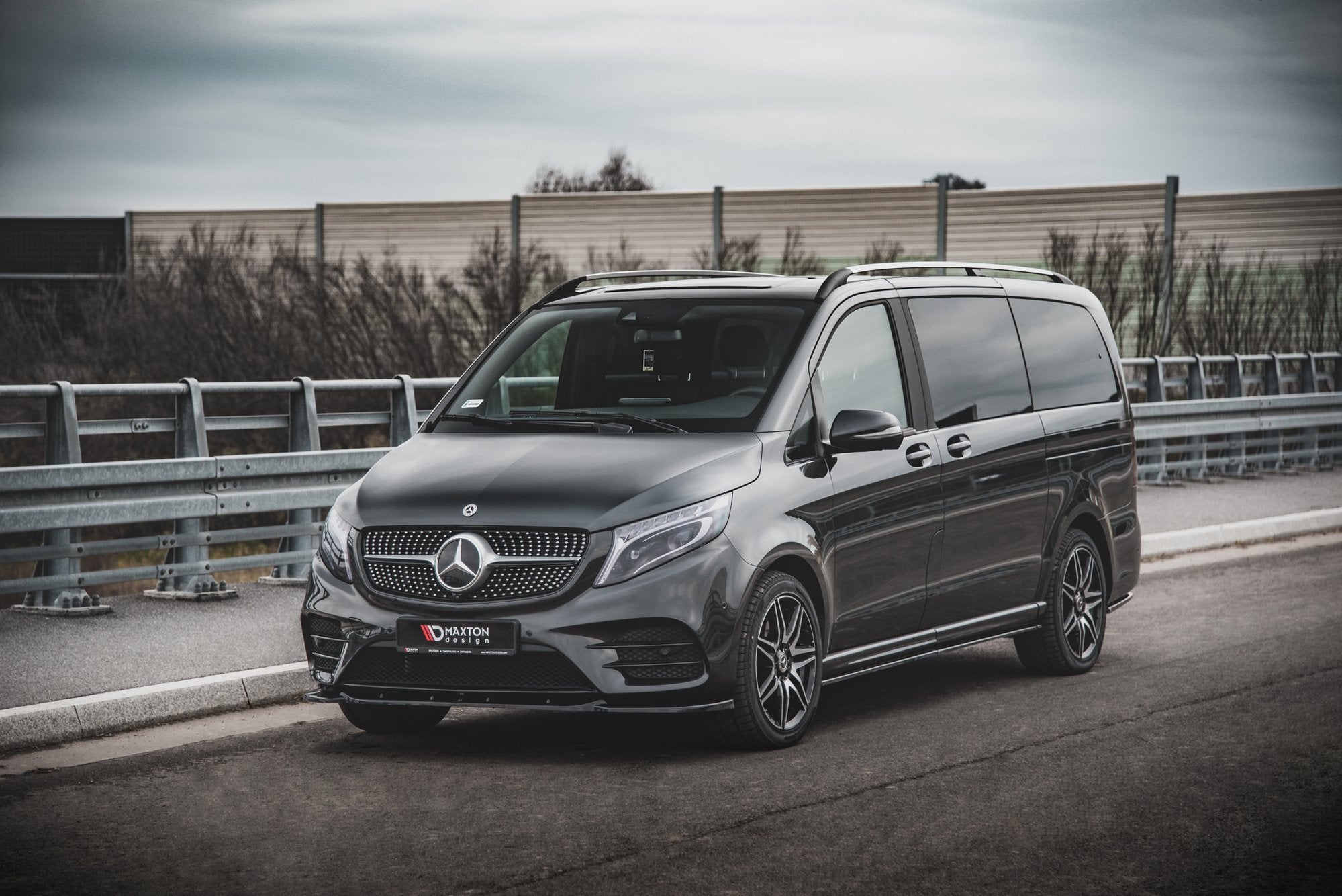 Maxton Design Street+ Spoilerlippe Front Ansatz V.1 passend für Mercedes-Benz V-Klasse AMG-Line W447 Facelift schwarz Hochglanz