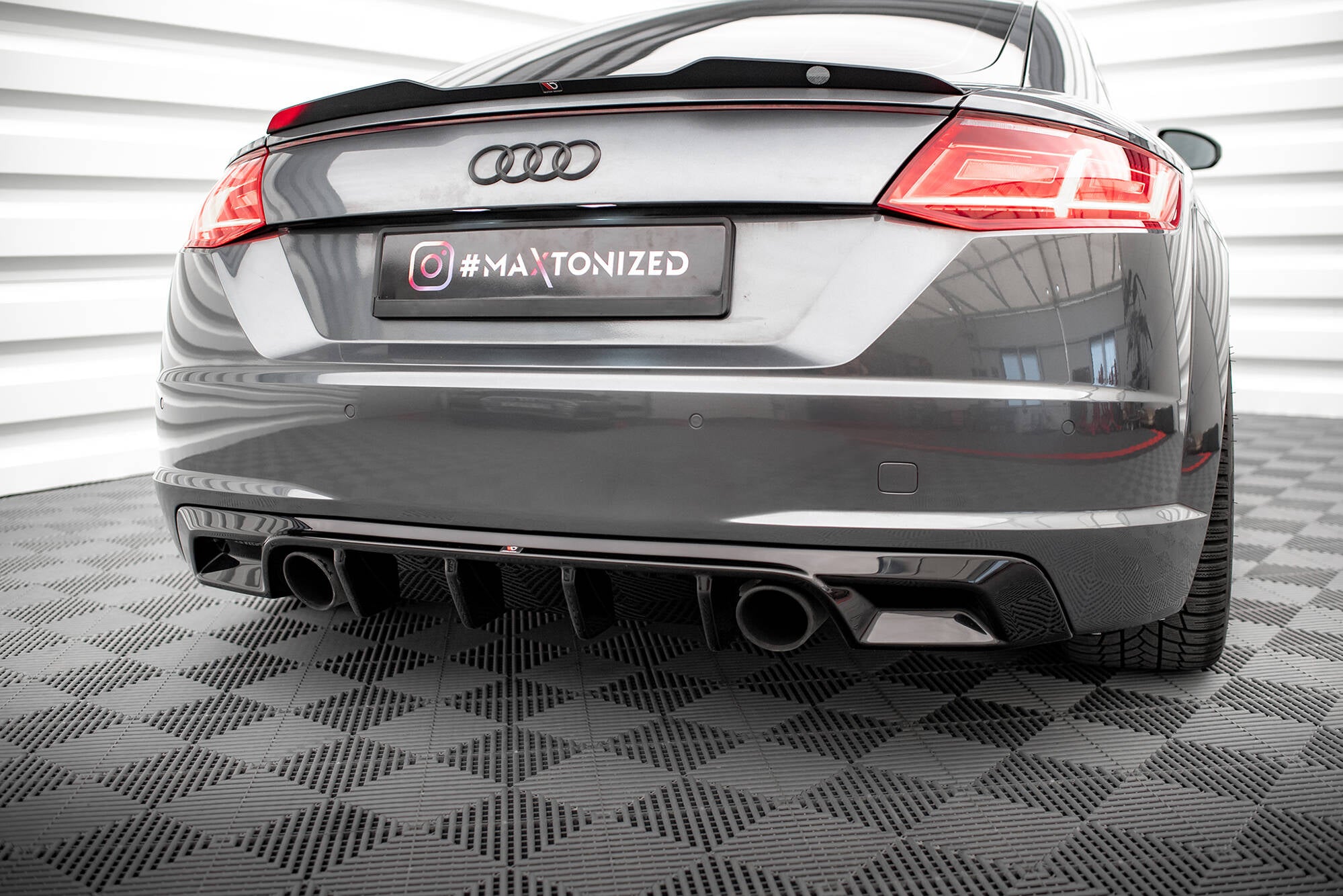Maxton Design Diffusor Heck Ansatz passend für Audi TT S-Line 8S schwarz Hochglanz