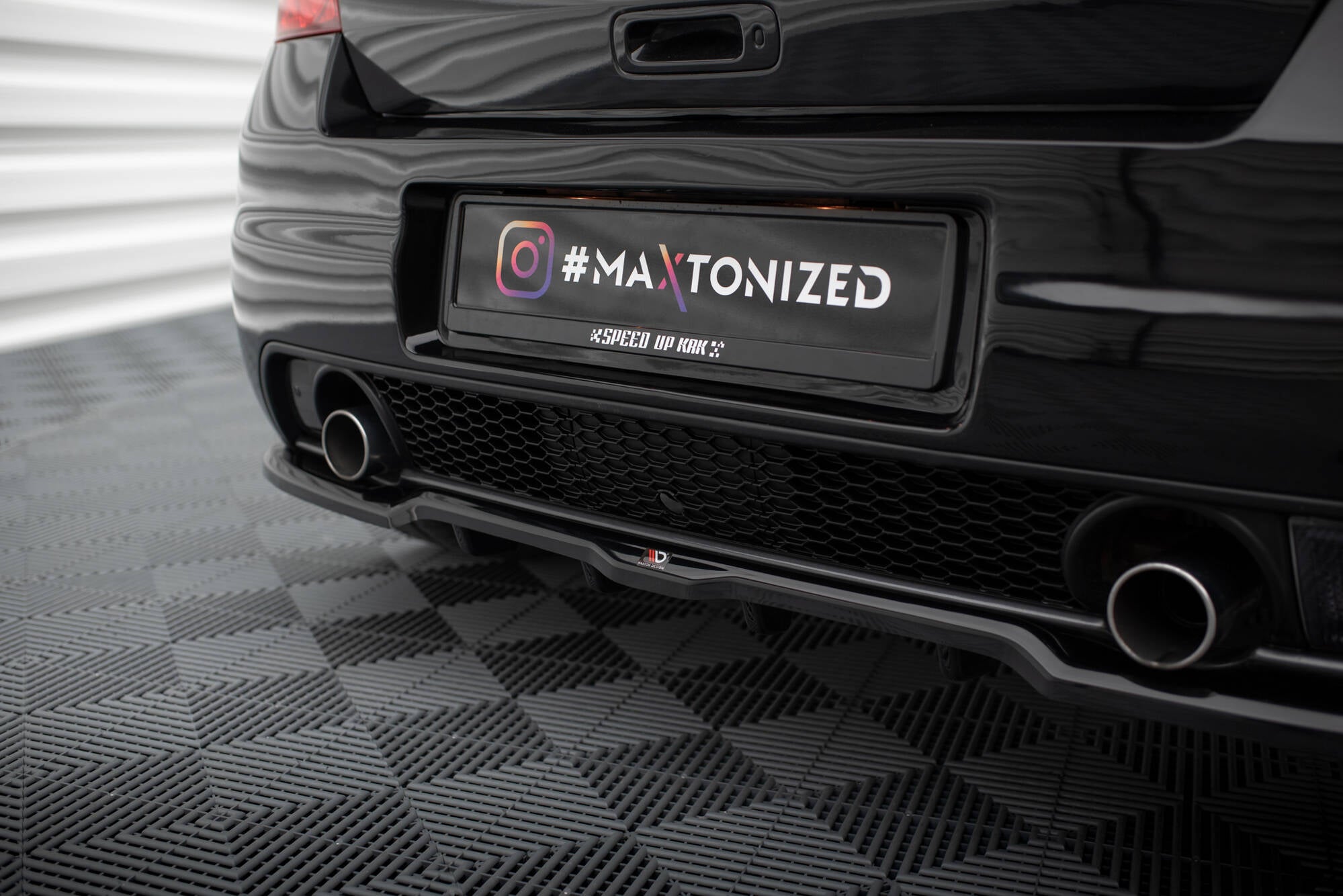 Maxton Design Street+ Mittlerer Diffusor RACE passend für Suzuki Swift Sport Mk4 schwarz Hochglanz