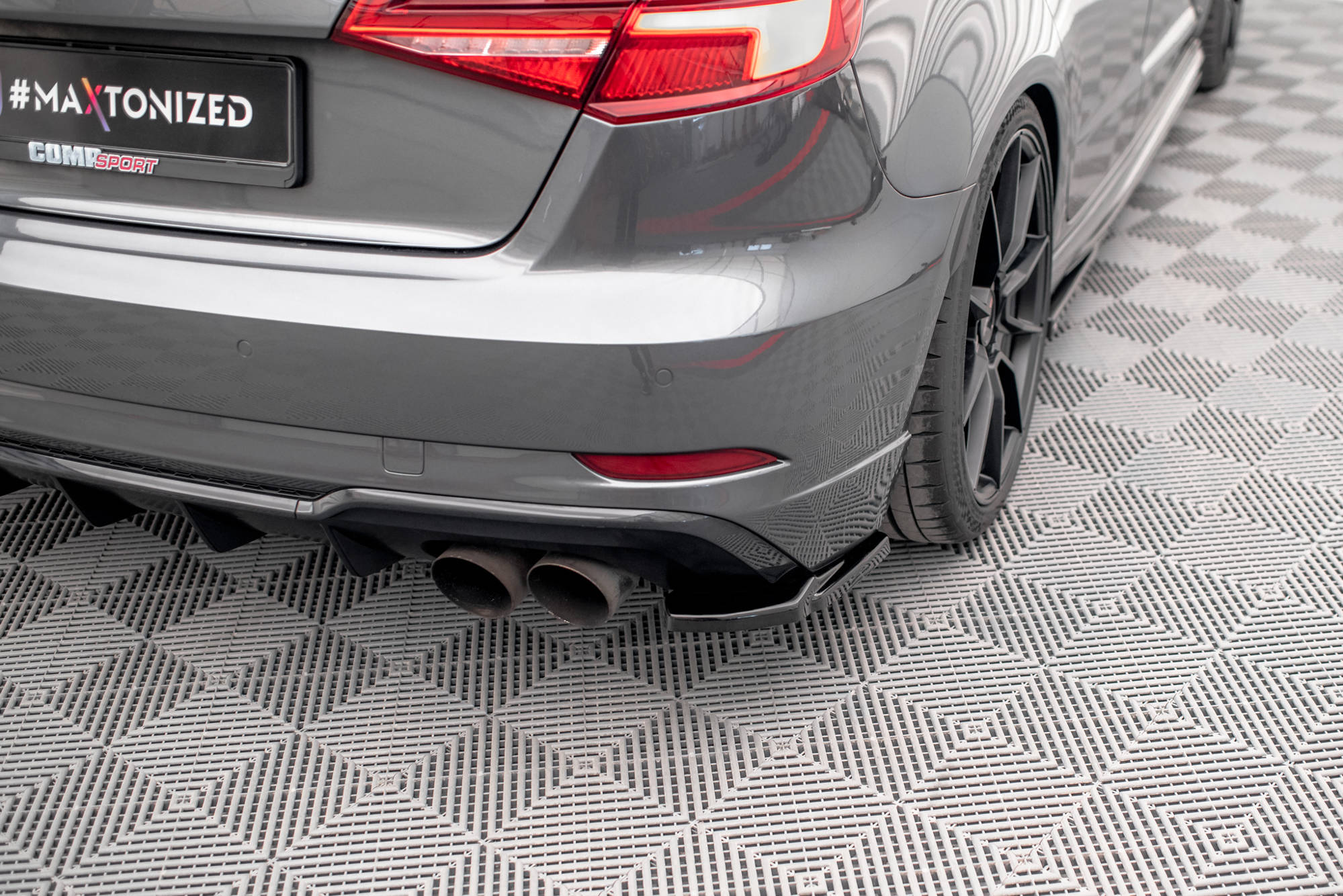 Maxton Design Heck Ansatz Flaps Diffusor V.1 passend für Audi S3 Sportback 8V Facelift schwarz Hochglanz