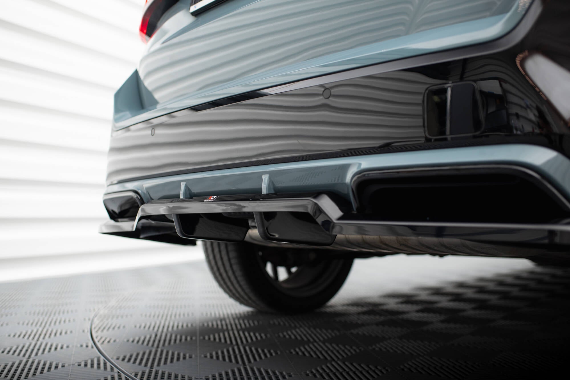 Maxton Design Street+ Mittlerer Diffusor RACE passend für BMW X1 M-Paket U11 schwarz Hochglanz