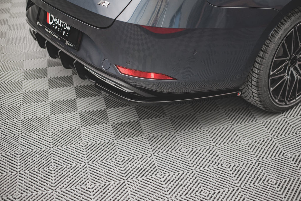 Maxton Design Heck Ansatz Flaps Diffusor passend für Seat Leon FR ST Mk4 schwarz Hochglanz